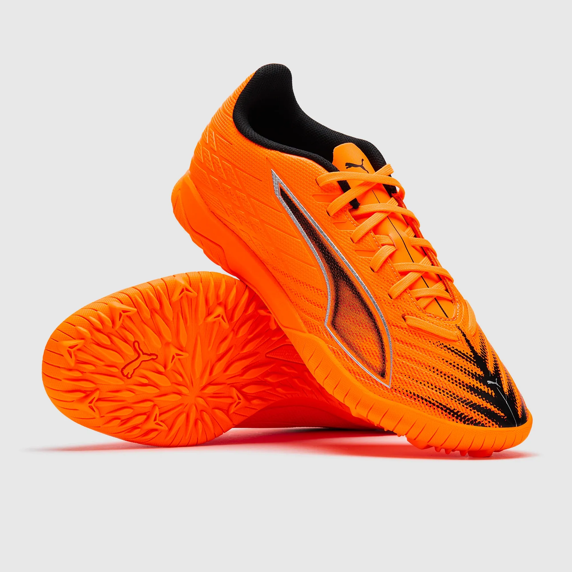 PUMA Ultra 6 Play TT Football Boots Unisex, Heat Fire/Black/Glowing Red, size 10