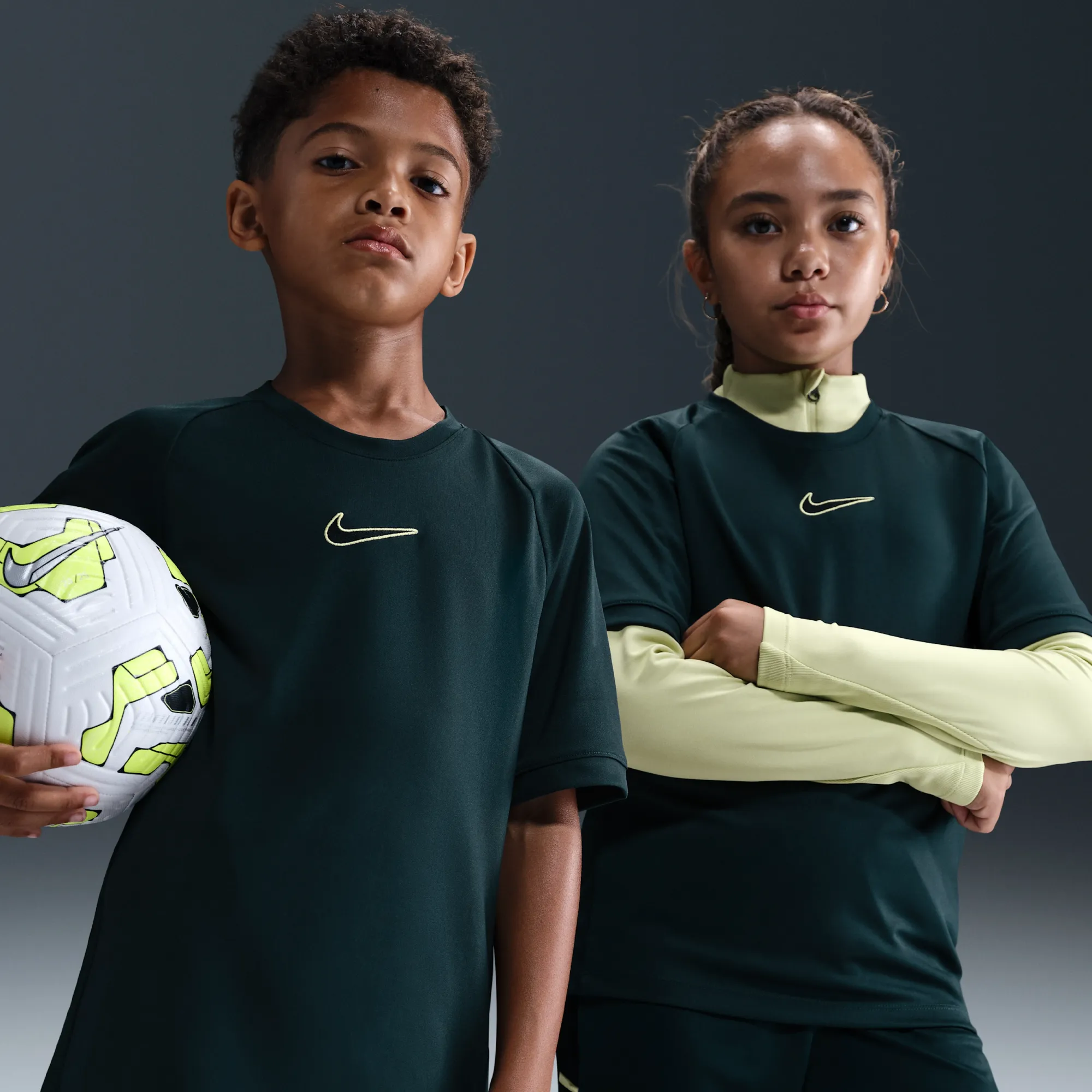 Nike Academy Older Kids' Dri-FIT Short-Sleeve Football Top - Green - Polyester