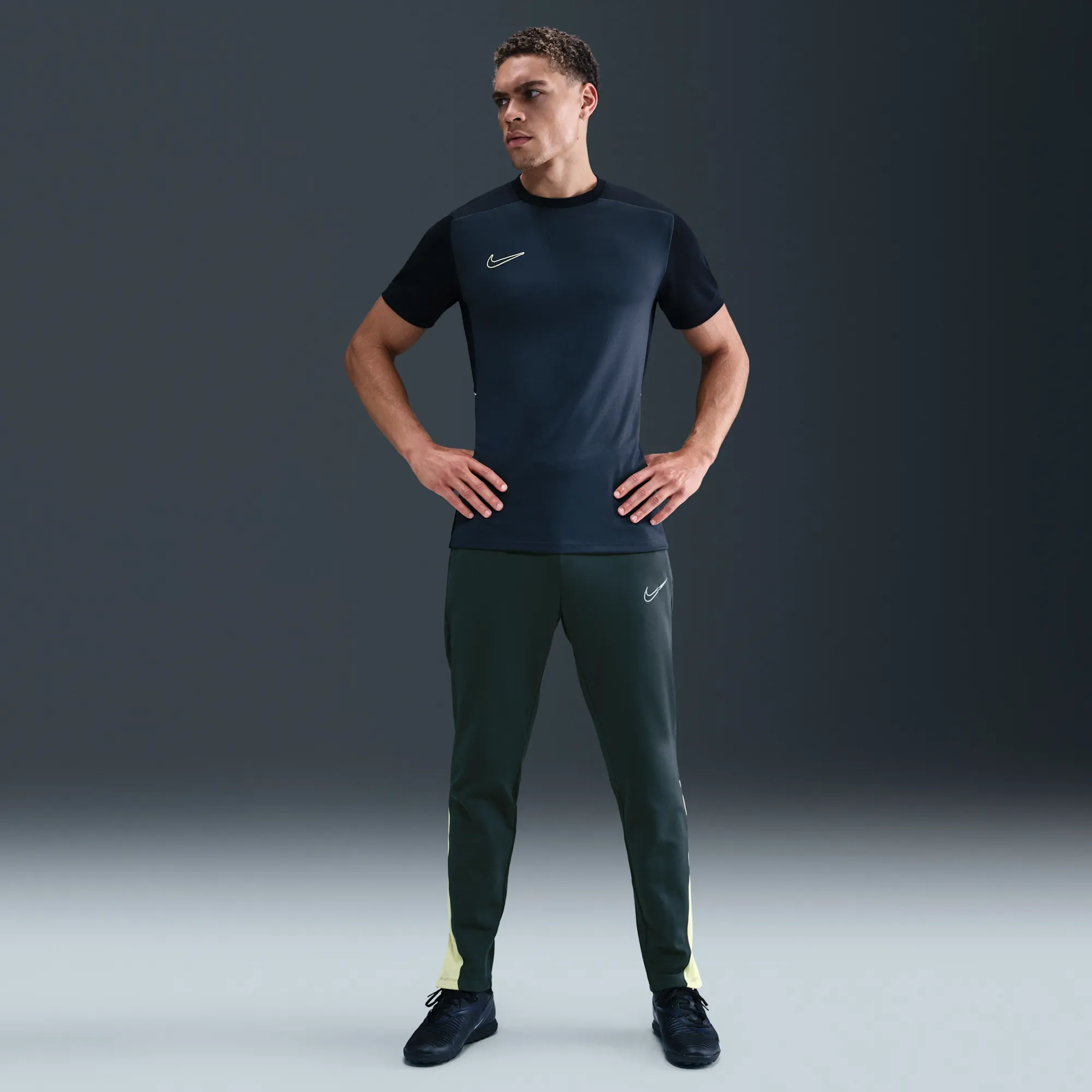 Nike Academy Winter Warrior Men's Therma-FIT Football Pants - Green - Polyester