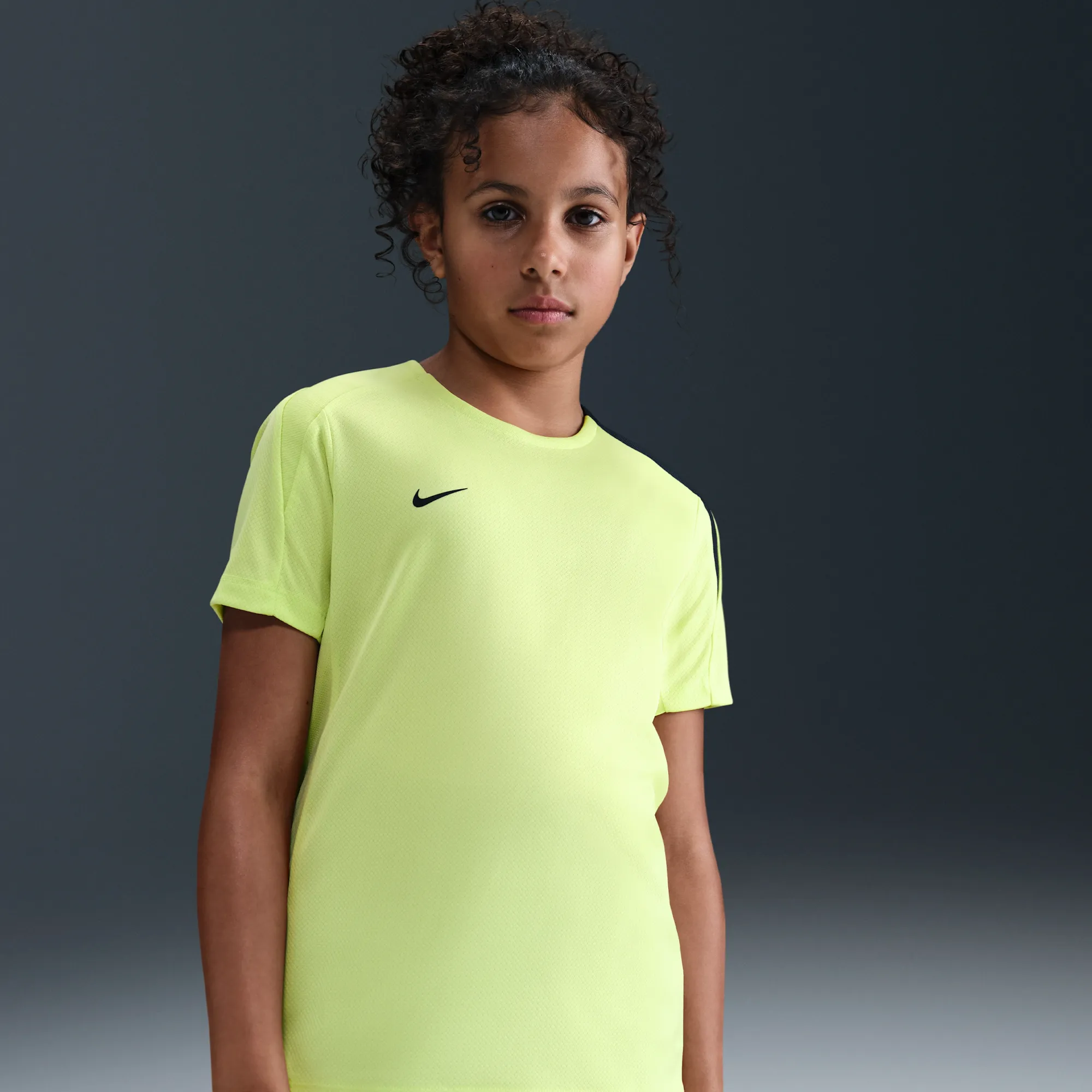 Nike Dri-FIT Strike Older Kids' Short-Sleeve Football Top - Green - Polyester
