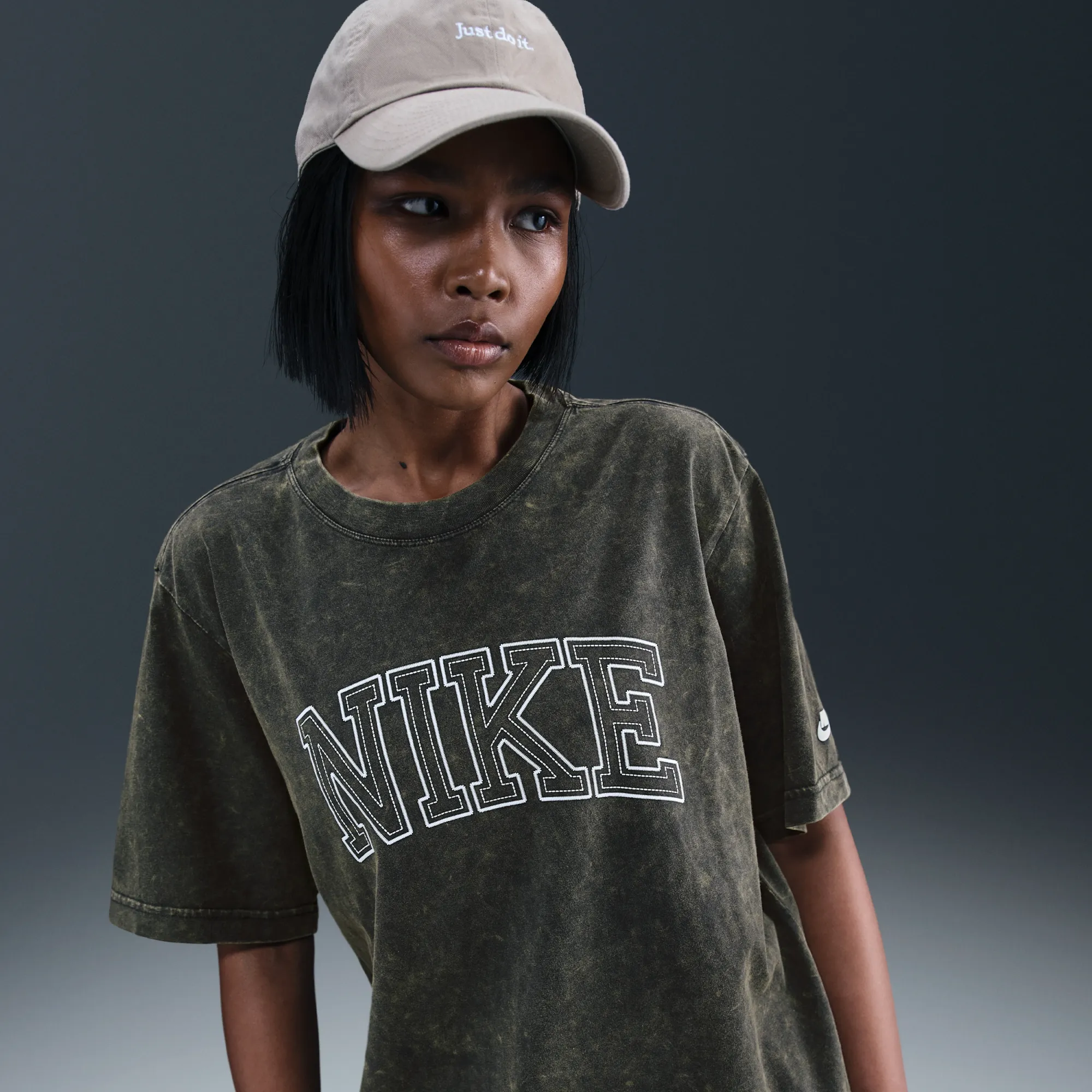 Nike Classics Women's Loose T-Shirt - Green - Cotton