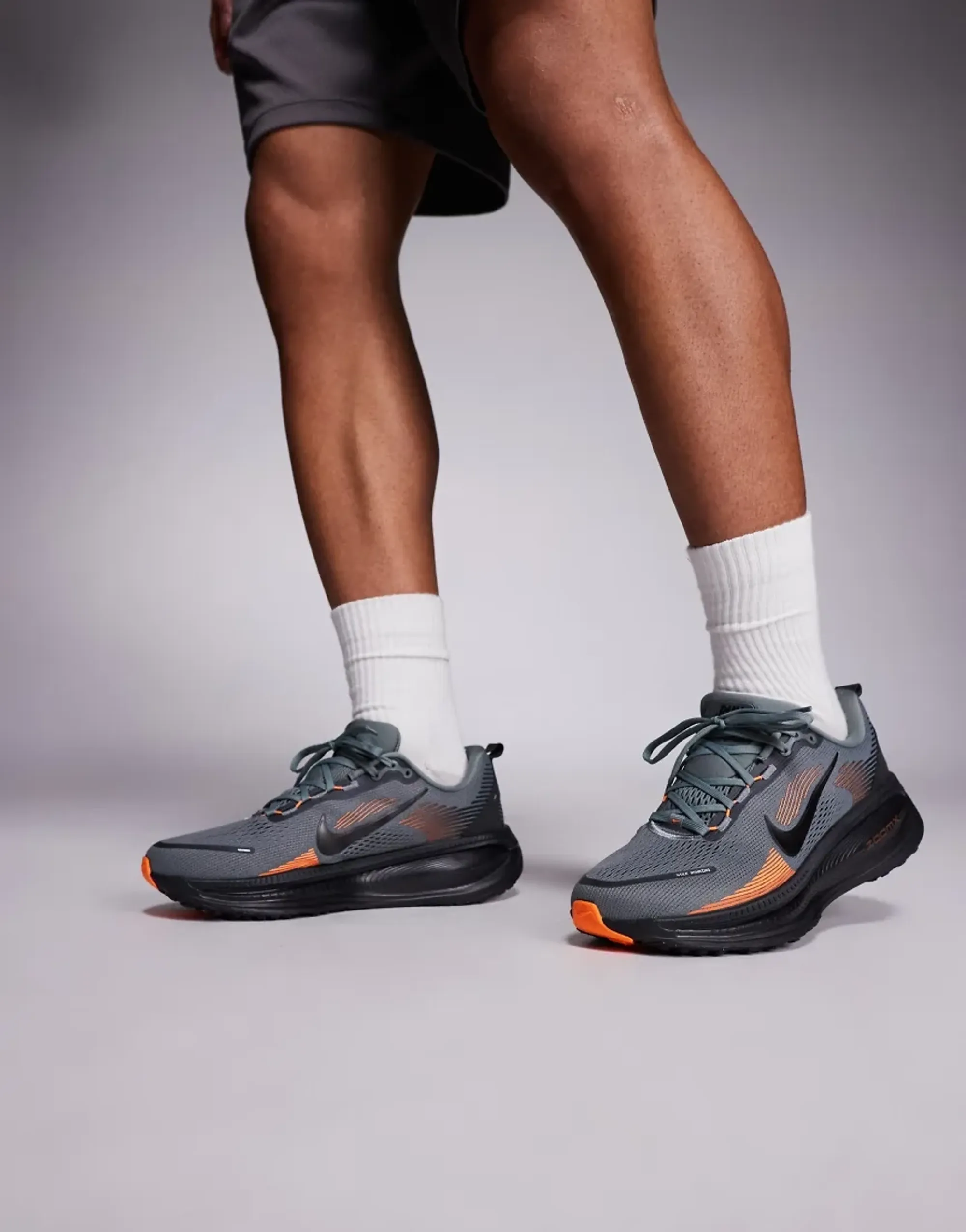 Nike Vomero 18 Men's Running Shoes - HO25