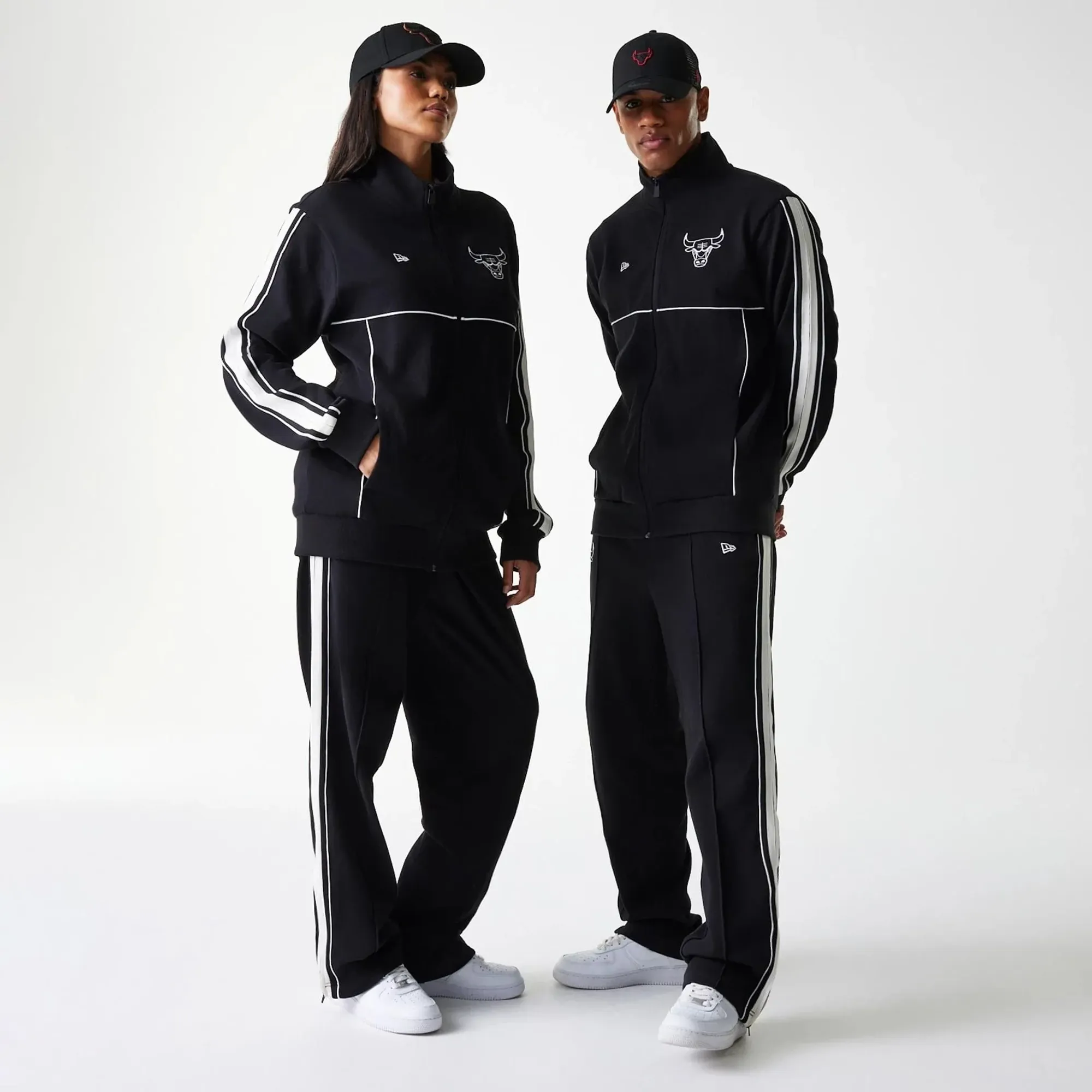 Chicago Bulls NBA Outline Black Track Jacket New Era Cap adult unisex