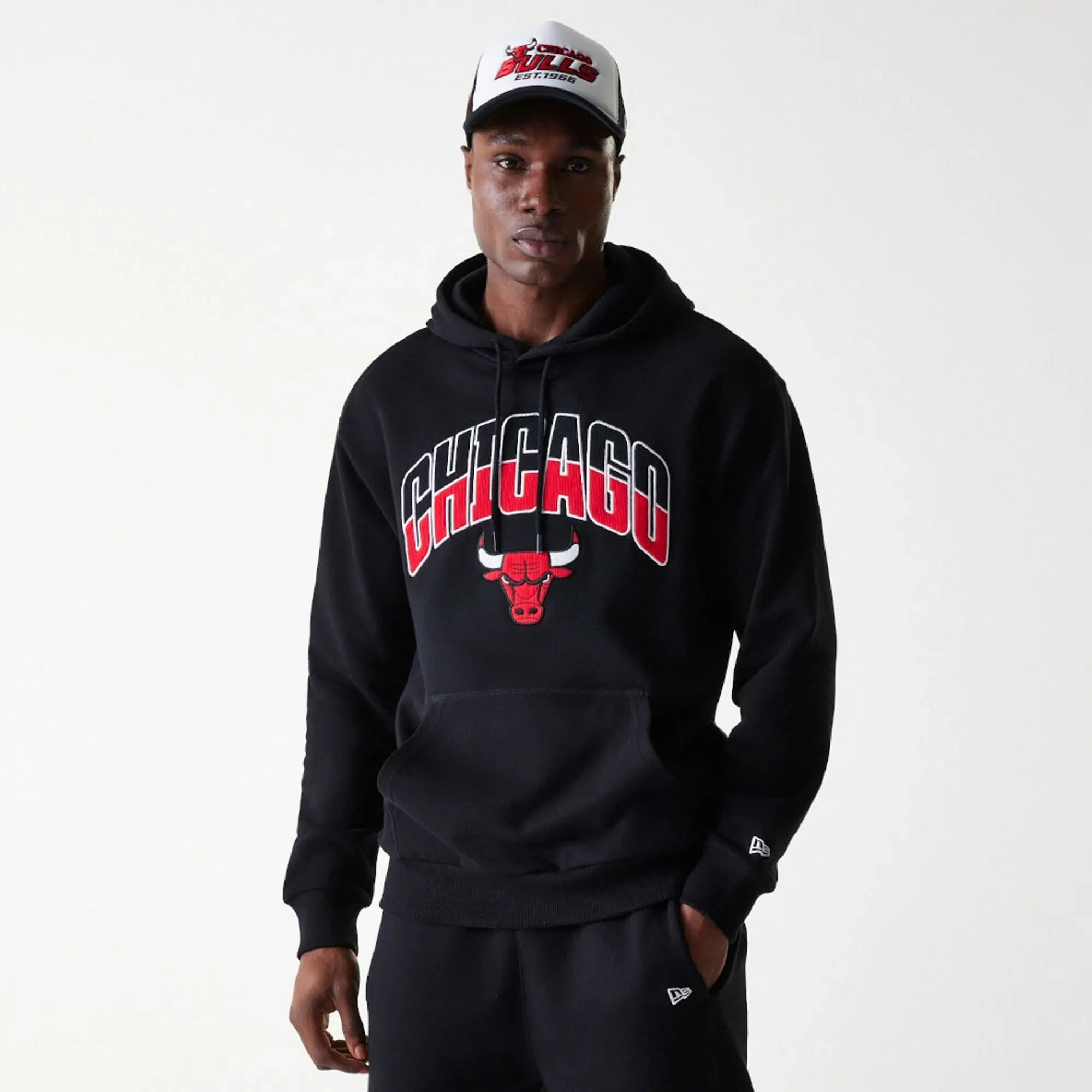 Chicago Bulls NBA Arch Graphic Black Oversized Pullover Hoodie New Era Cap adult unisex