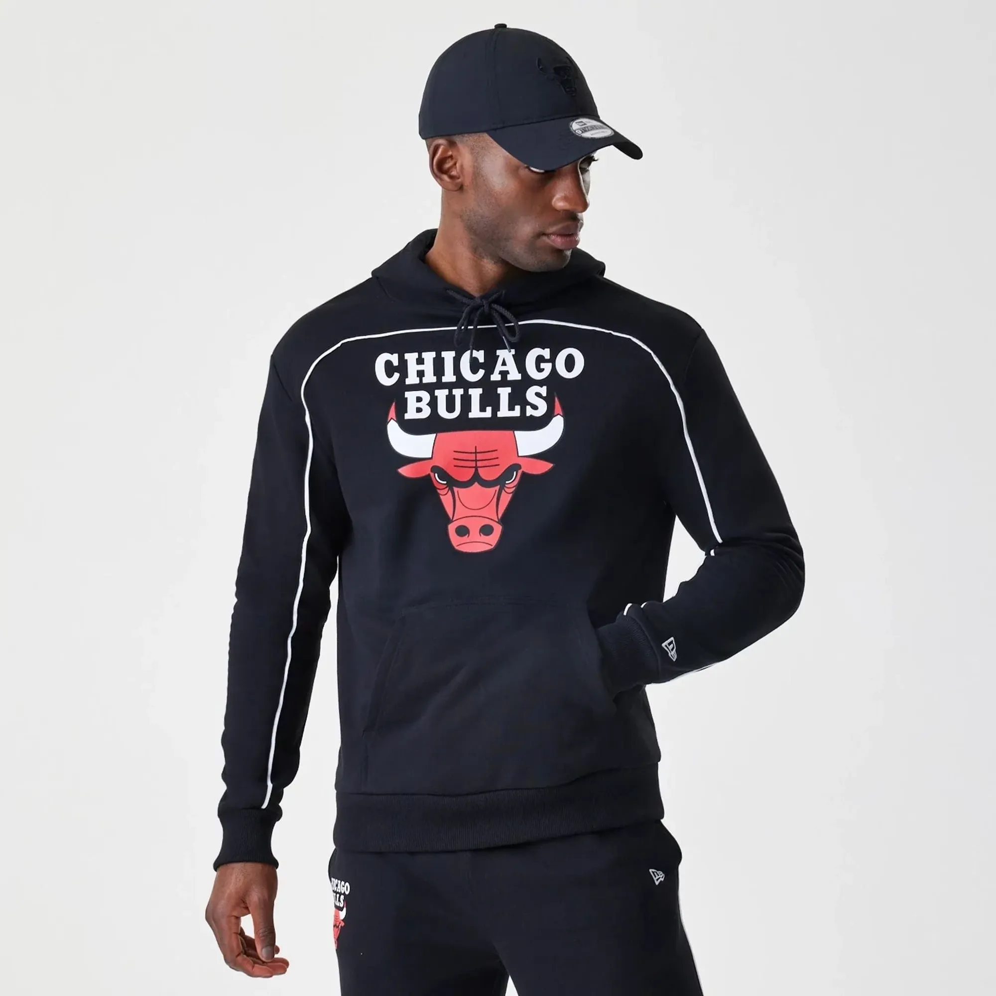 Chicago Bulls NBA Piping Black Oversized Pullover Hoodie New Era Cap adult unisex