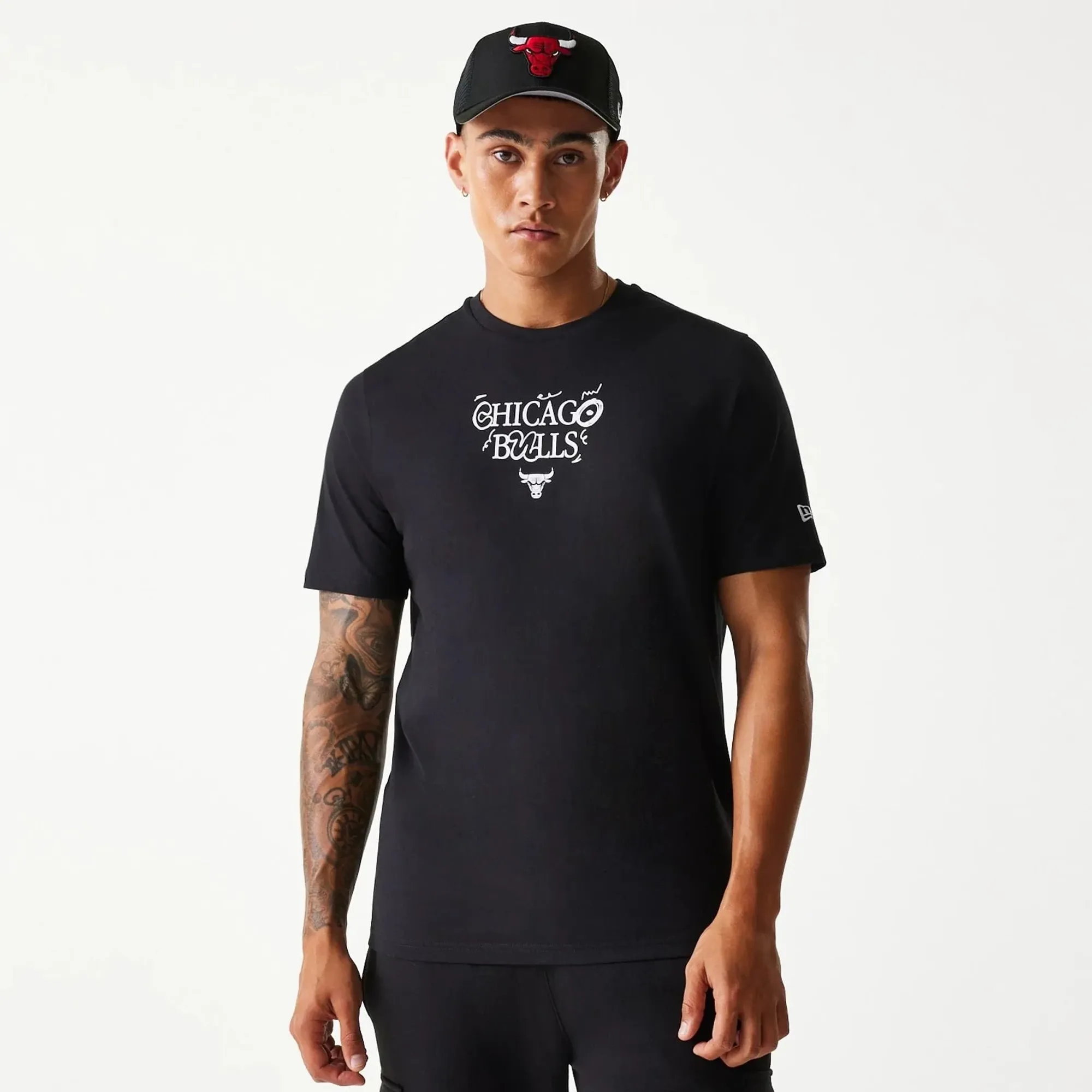 Chicago Bulls NBA Court Graphic Black T-Shirt New Era Cap adult unisex
