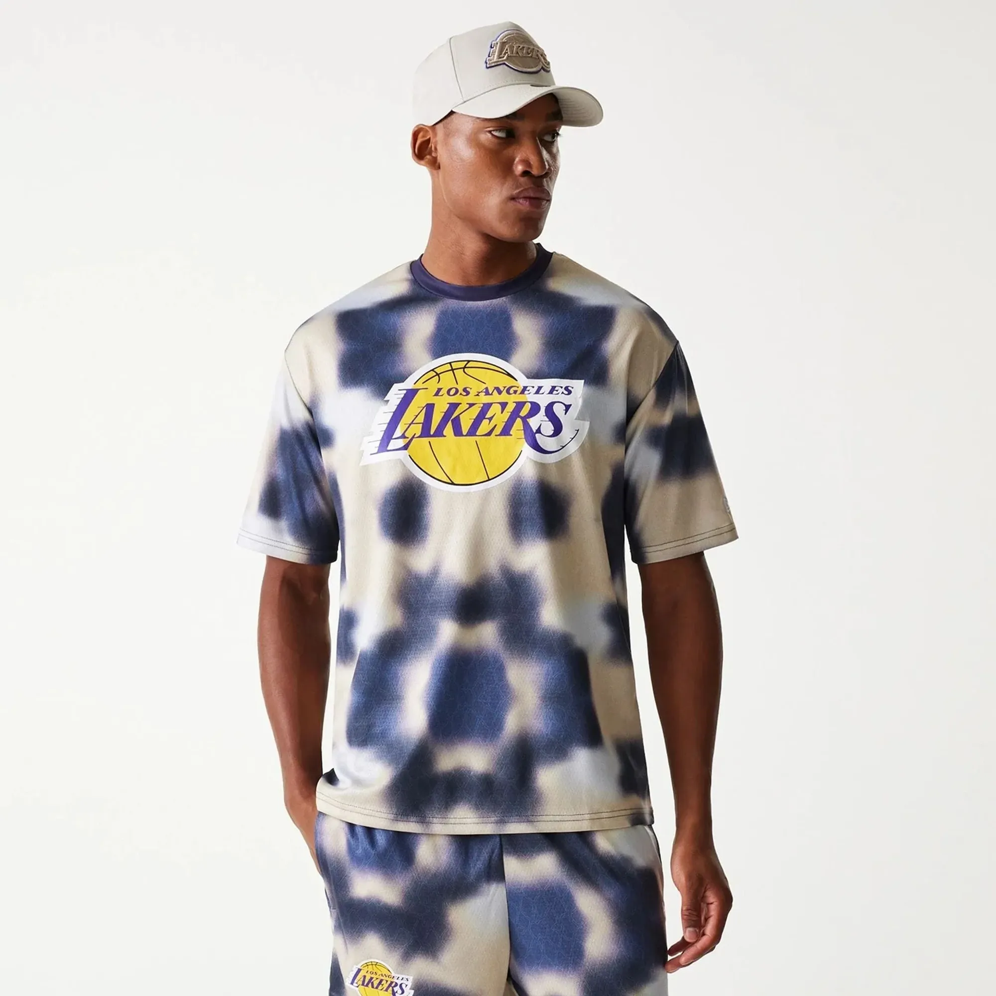 LA Lakers NBA All Over Print Cream Oversized T-Shirt New Era Cap adult unisex