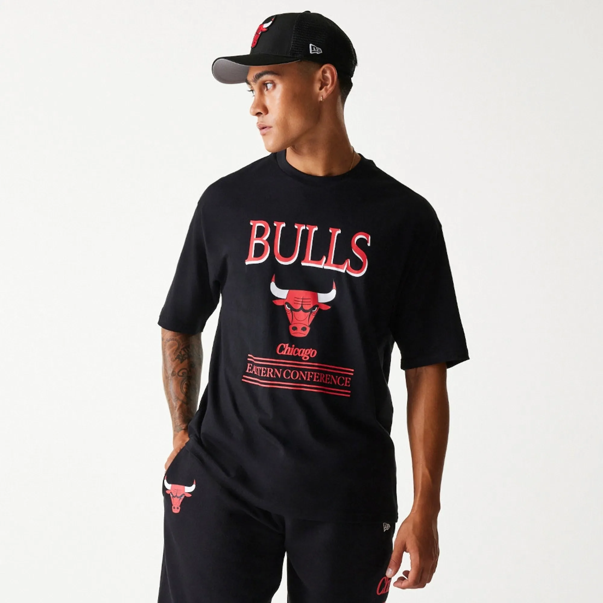 Chicago Bulls NBA Team Graphic Black Oversized T-Shirt New Era Cap adult unisex