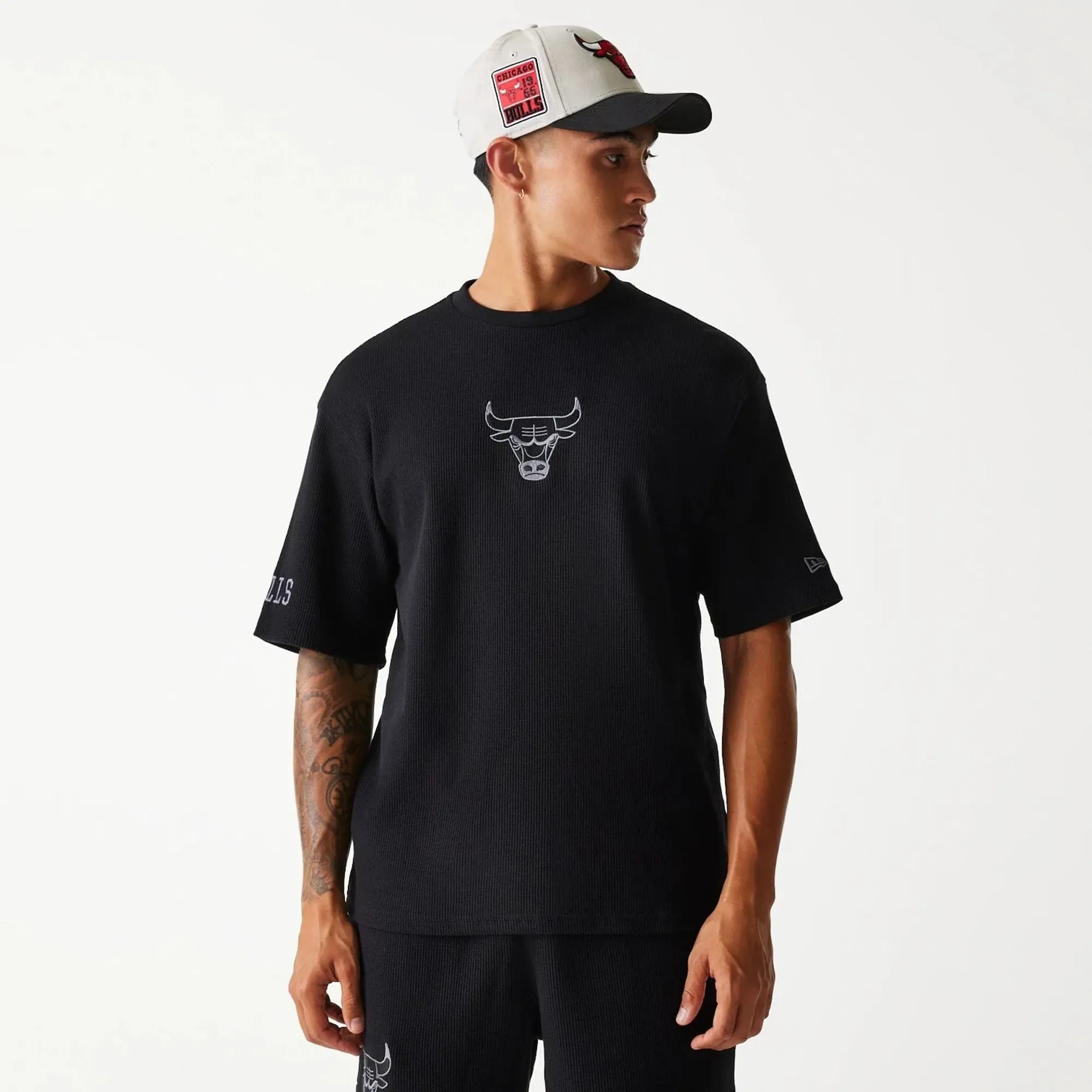 Chicago Bulls NBA Waffle Black Oversized T-Shirt New Era Cap adult unisex