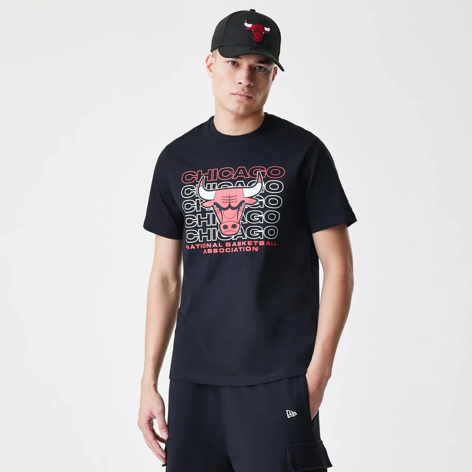 Chicago Bulls NBA Stack Wordmark Black T-Shirt New Era Cap adult unisex