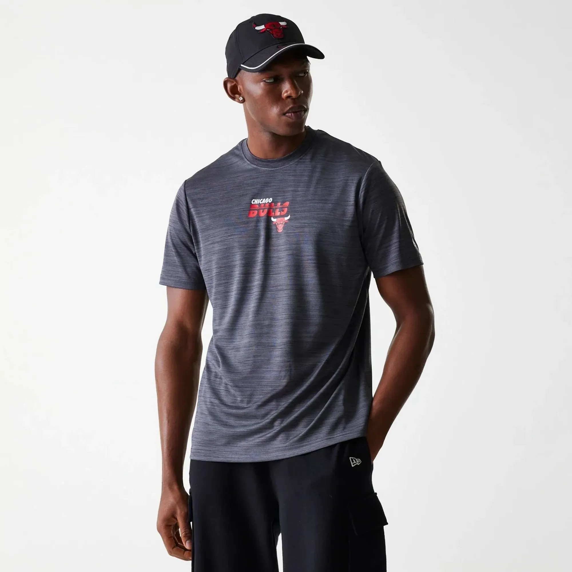 Chicago Bulls NBA Essentials Black T-Shirt New Era Cap adult unisex