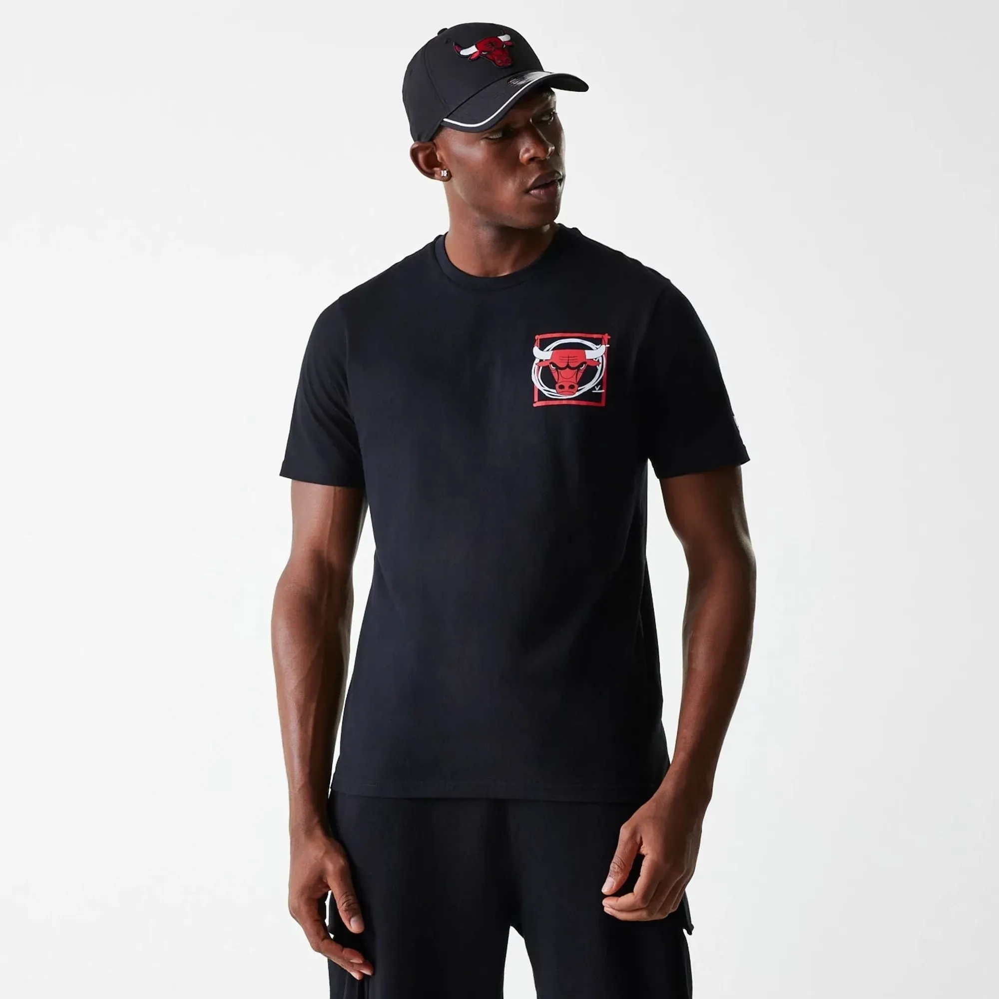 Chicago Bulls NBA Photographic Print Black T-Shirt New Era Cap adult unisex