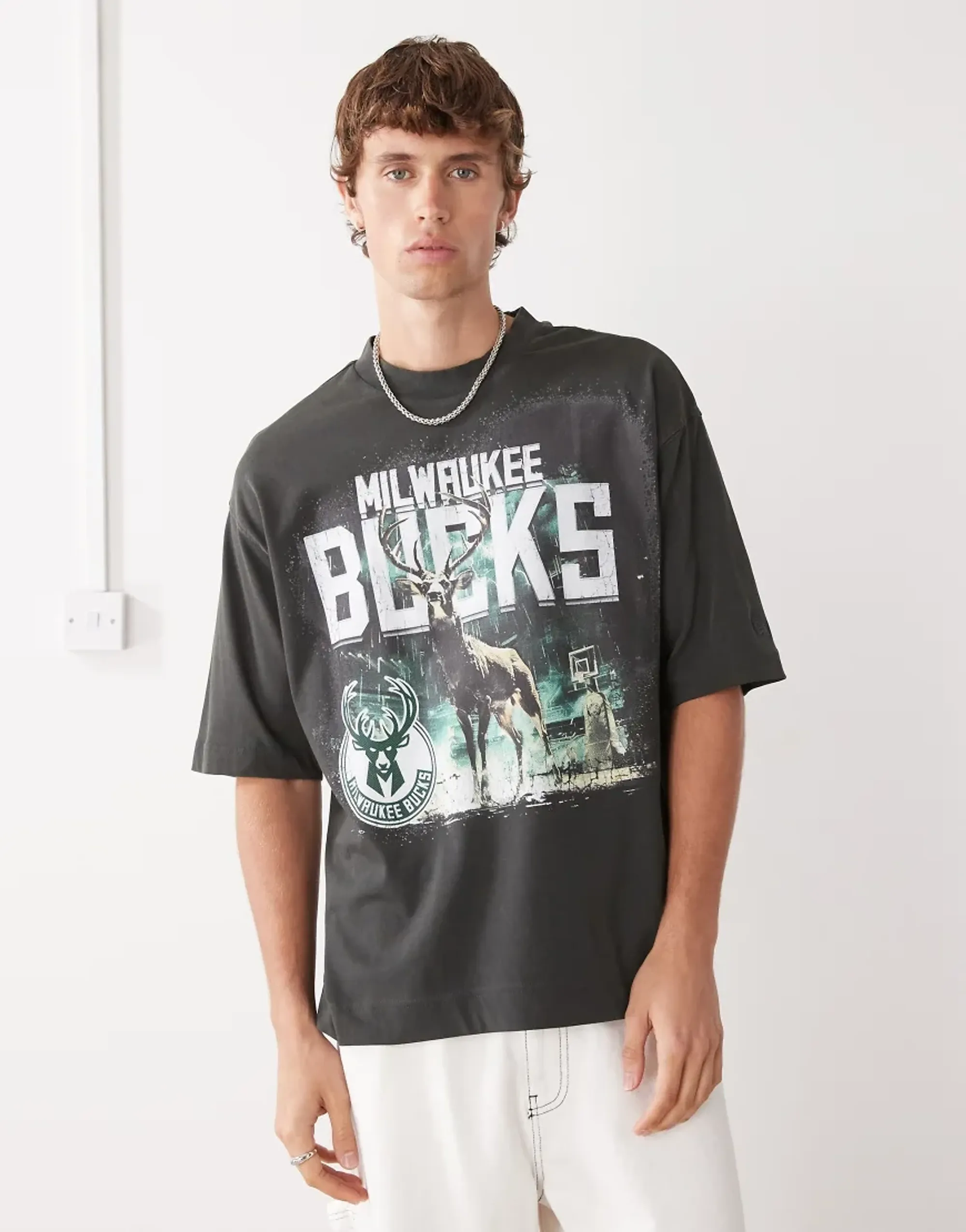 New Era Cap New Era Milwaukee Bucks Oversized T-Shirt In Washed Black
