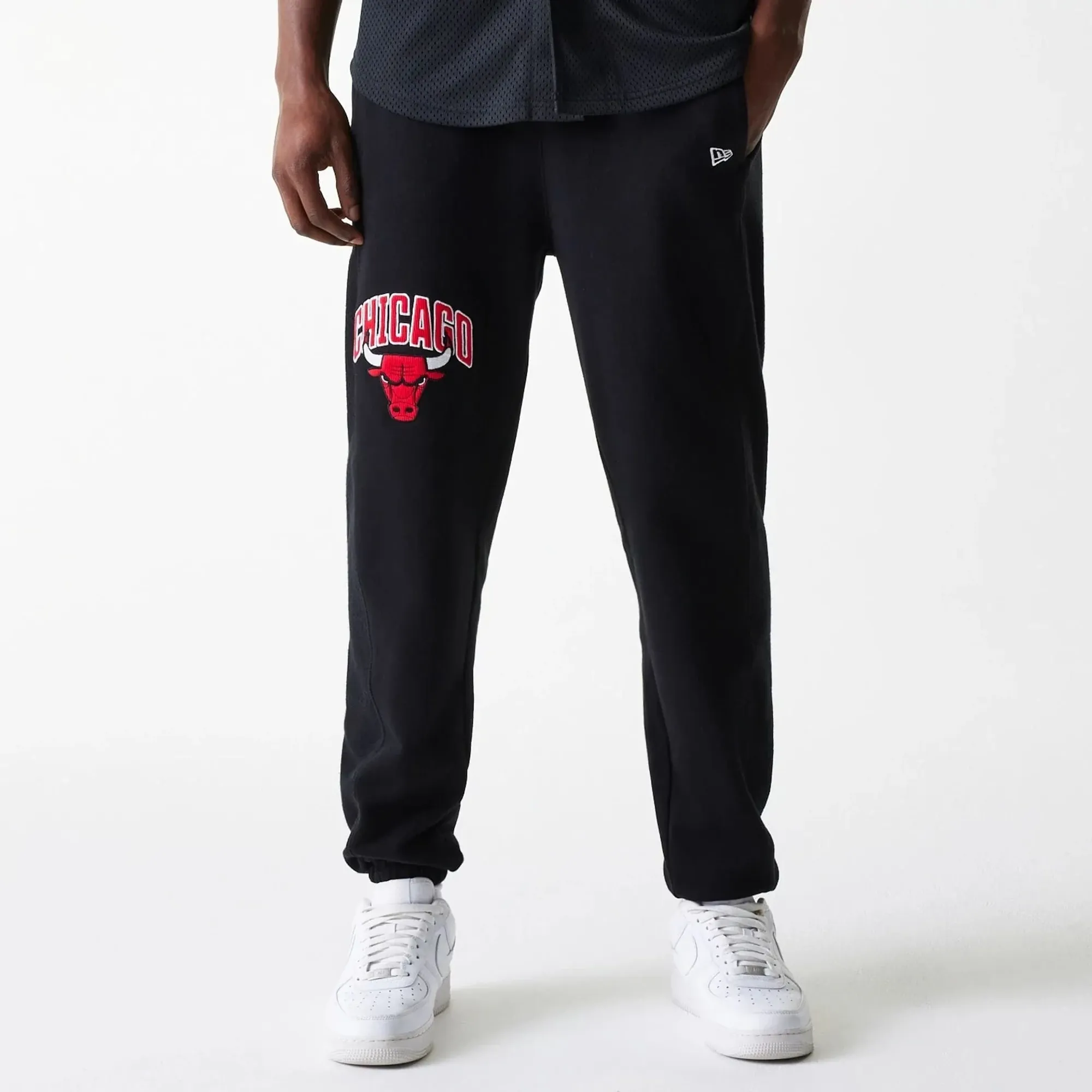 Chicago Bulls NBA Arch Graphic Black Joggers New Era Cap adult unisex