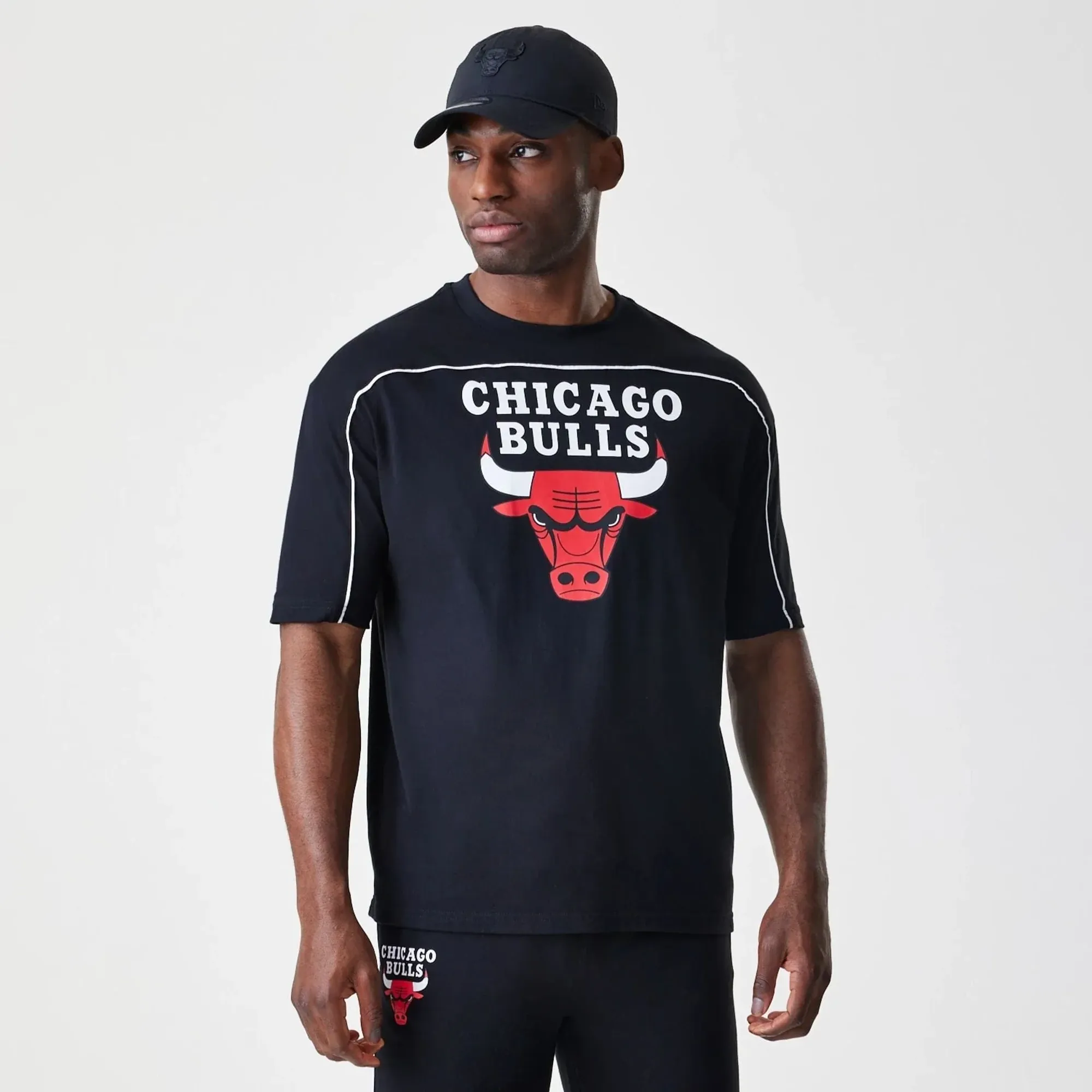 Chicago Bulls NBA Piping Black Oversized T-Shirt New Era Cap adult unisex