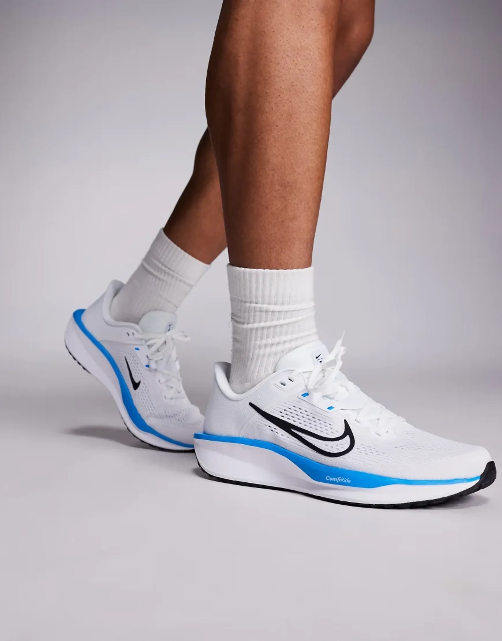 Nike Running Quest 6 Trainers In White And Blue
