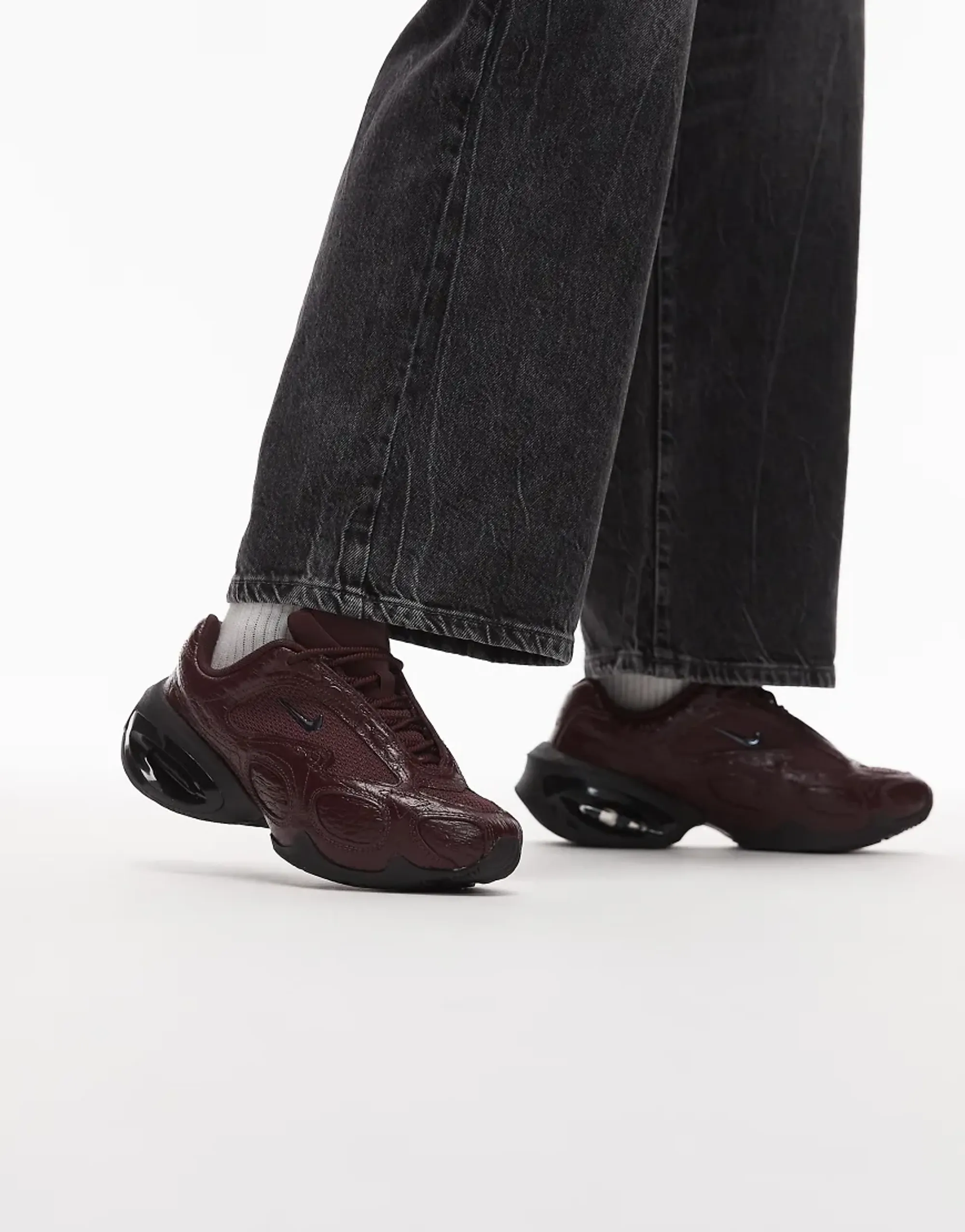 Nike Air Max Muse Trainers In Burgundy-Red