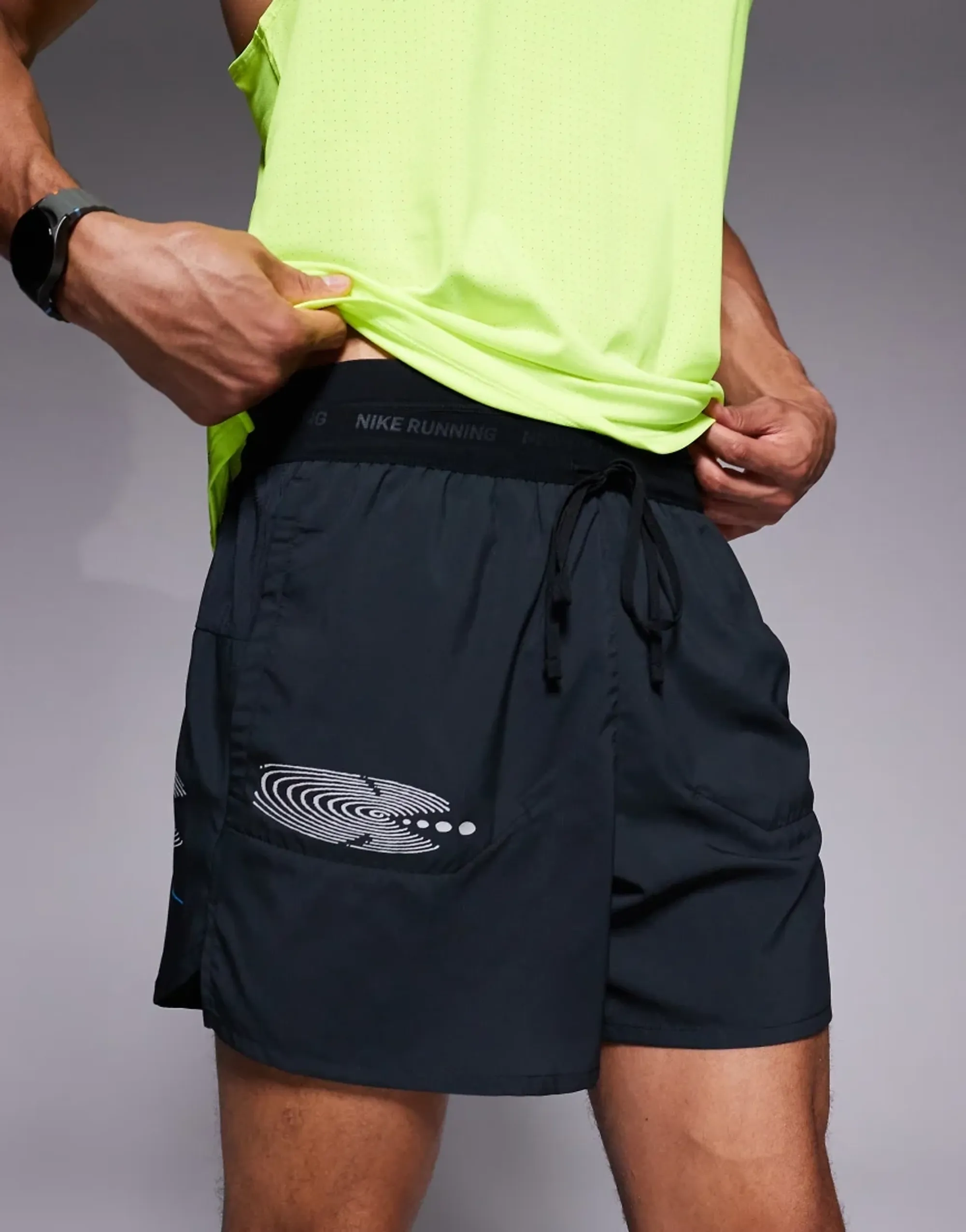 Nike Stride Graphic Shorts - Black - Mens