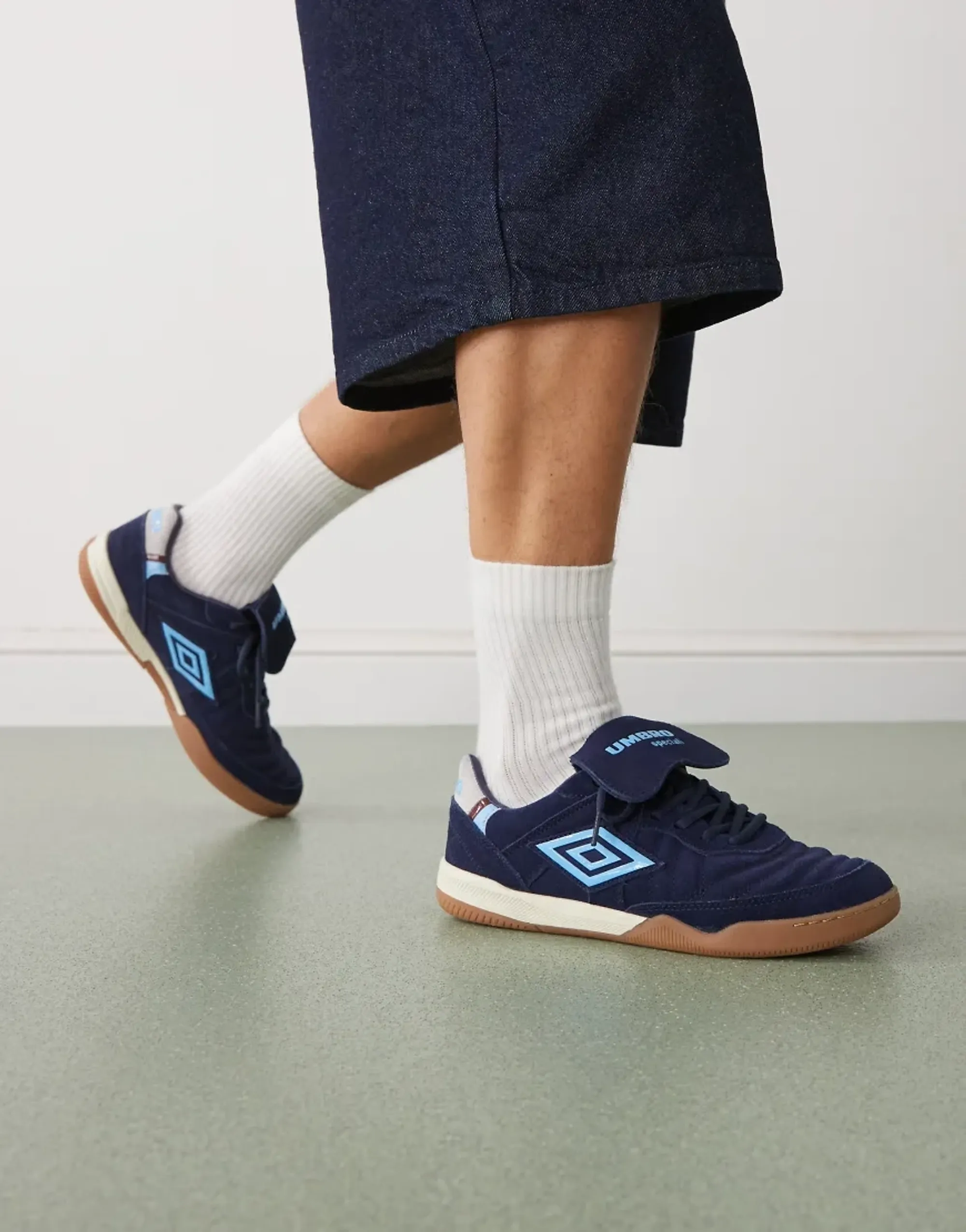 Umbro Speciali Suede Trainers In Navy