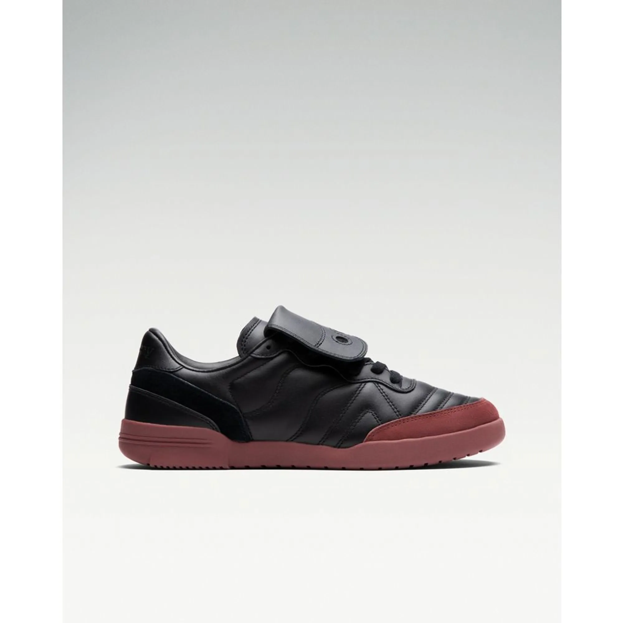 Saucony - 586i S in Black