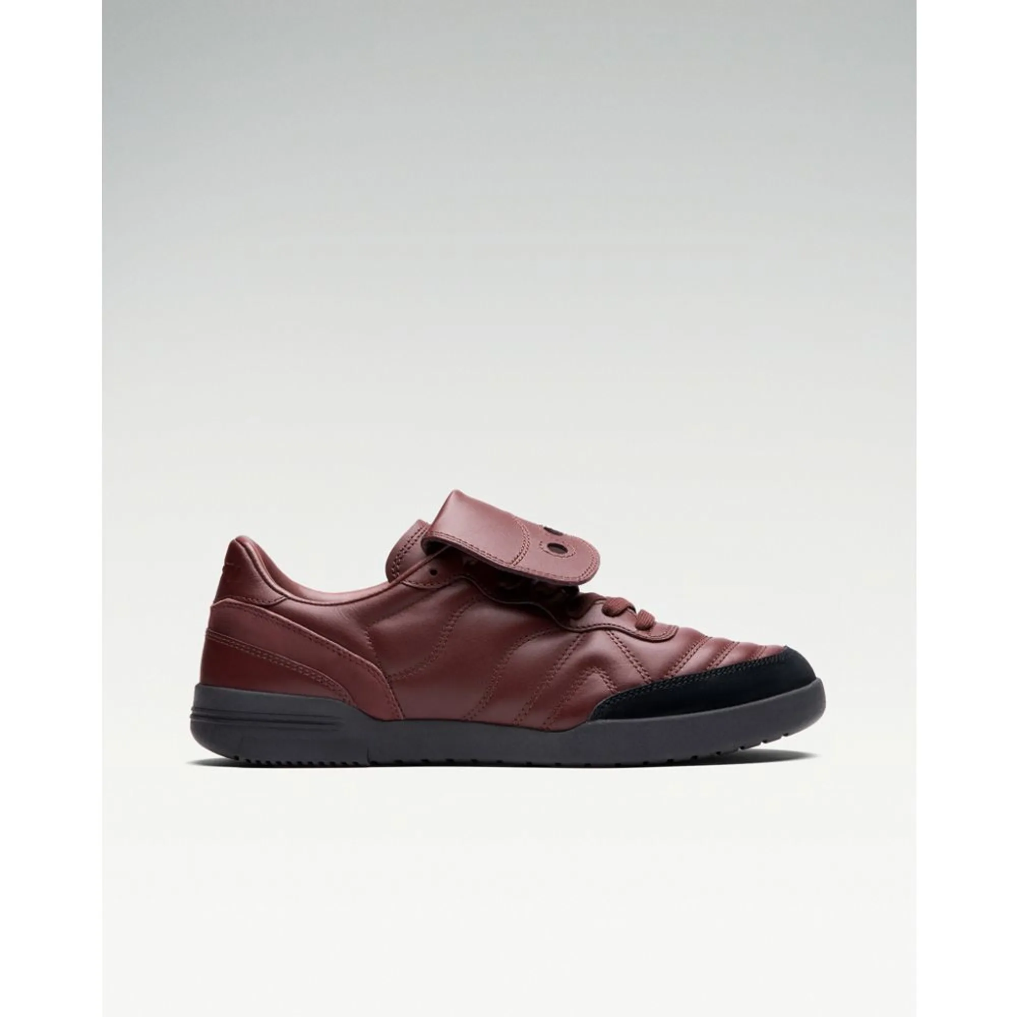 Saucony - 586i S in Black