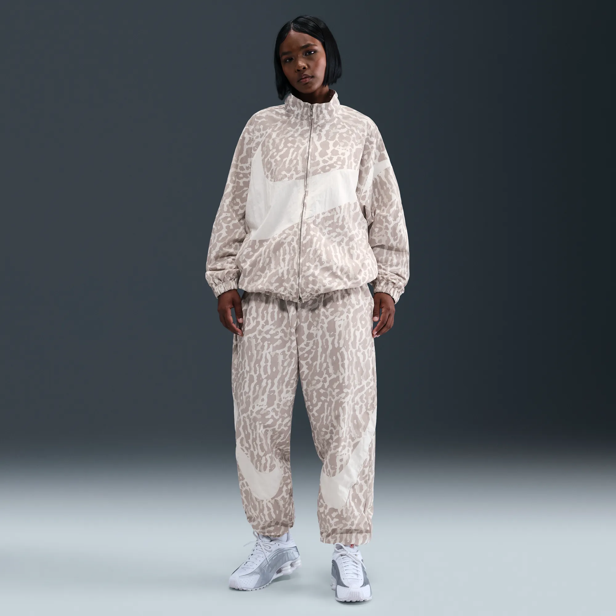 Nike Women's Woven Printed Trousers - Grey - Nylon