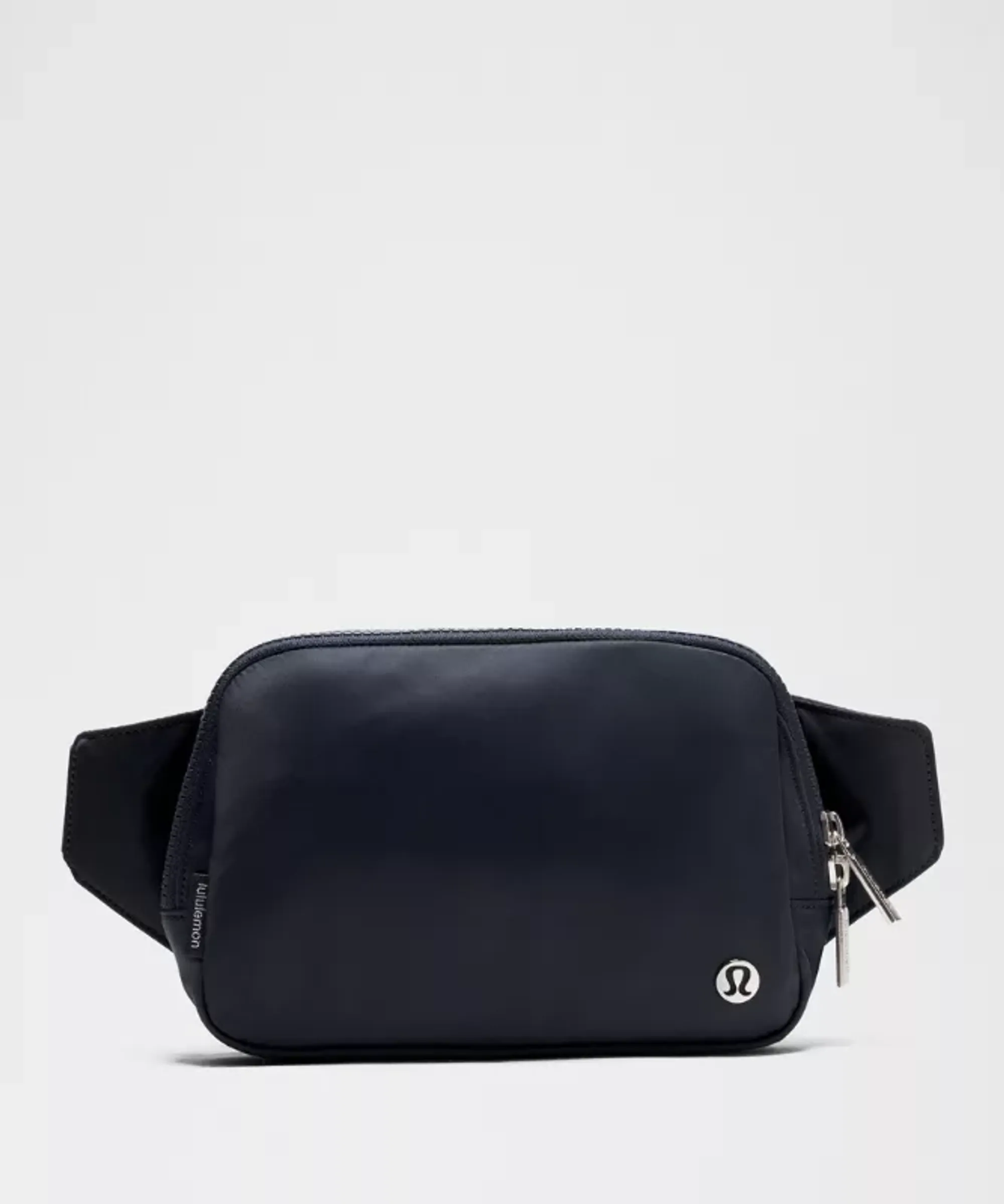 lululemon – Everywhere Belt Bag Large 2L – Color Silver/Blue