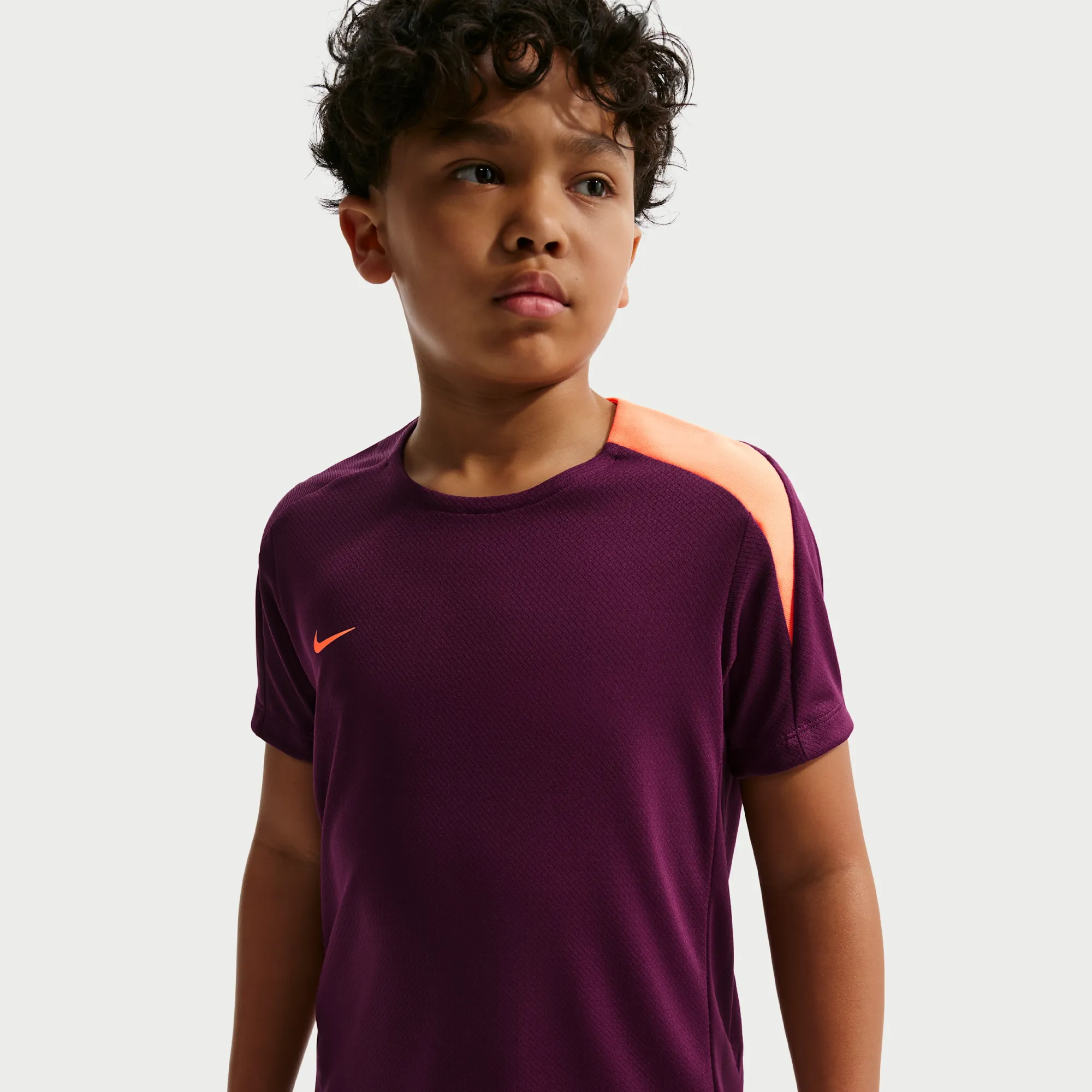 Nike Dri-FIT Strike Older Kids' Short-Sleeve Football Top - Red - Polyester