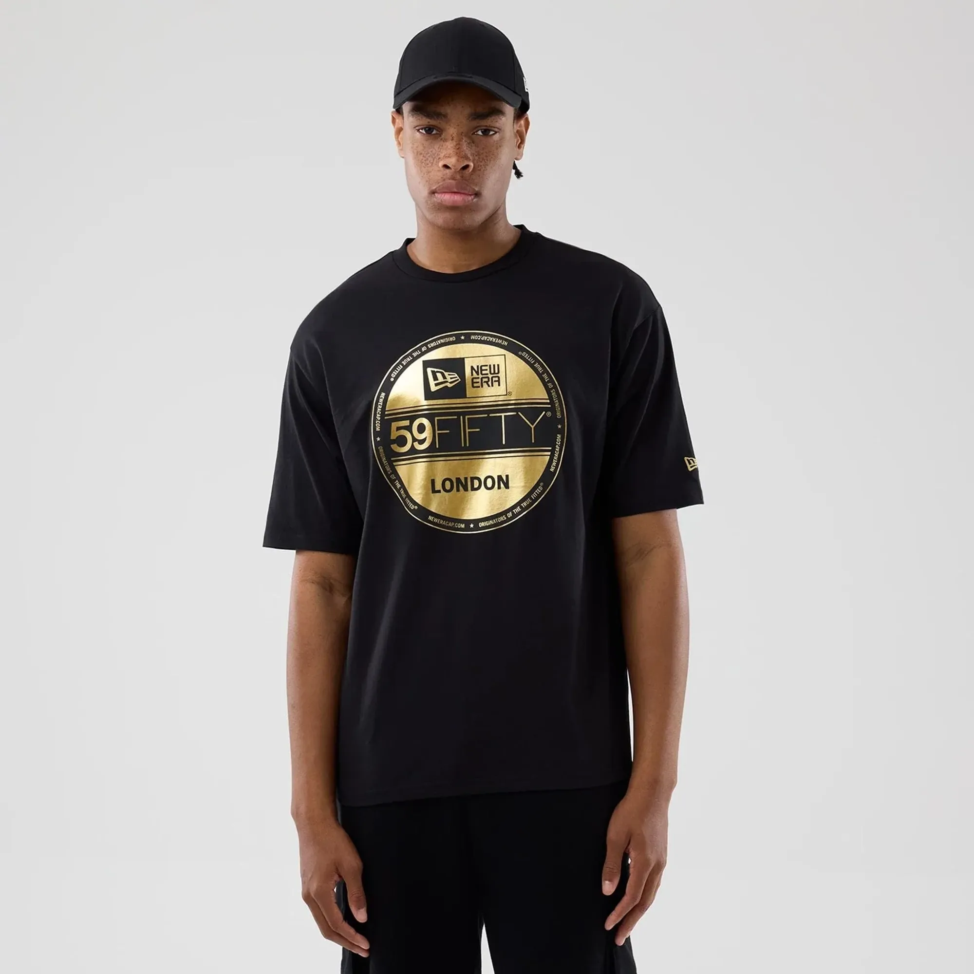 New Era Sticker London Black Oversized T-Shirt adult unisex