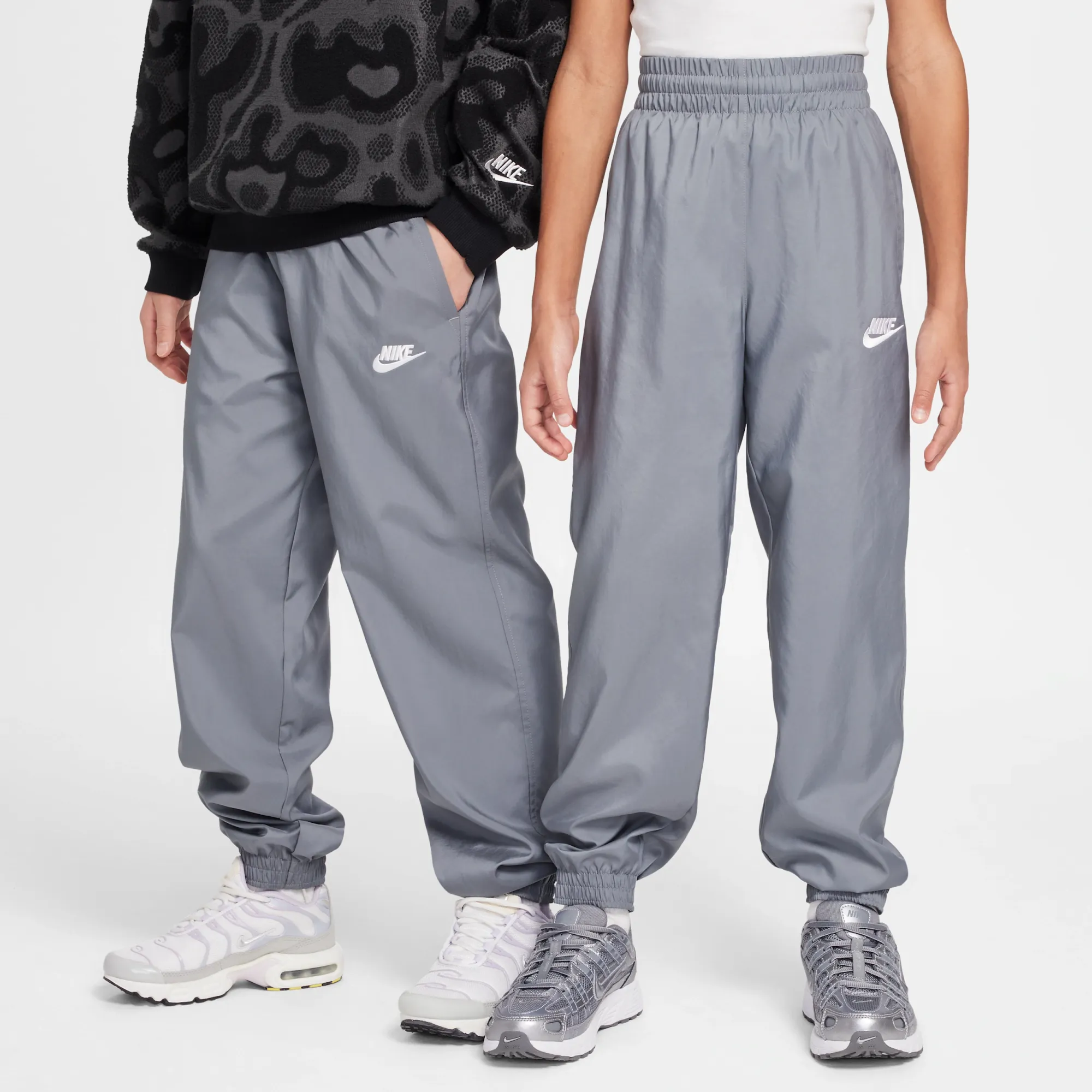 Nike Club Older Kids' Woven Joggers - Grey - Polyester