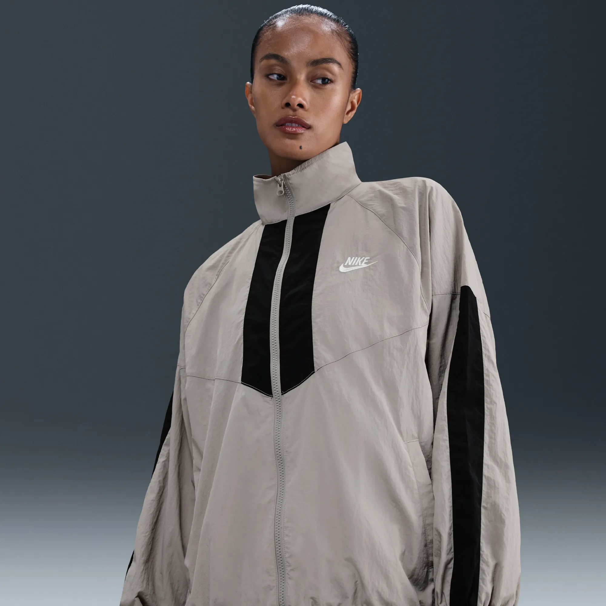 Nike Windrunner Women's Oversized Jacket - Grey - Nylon