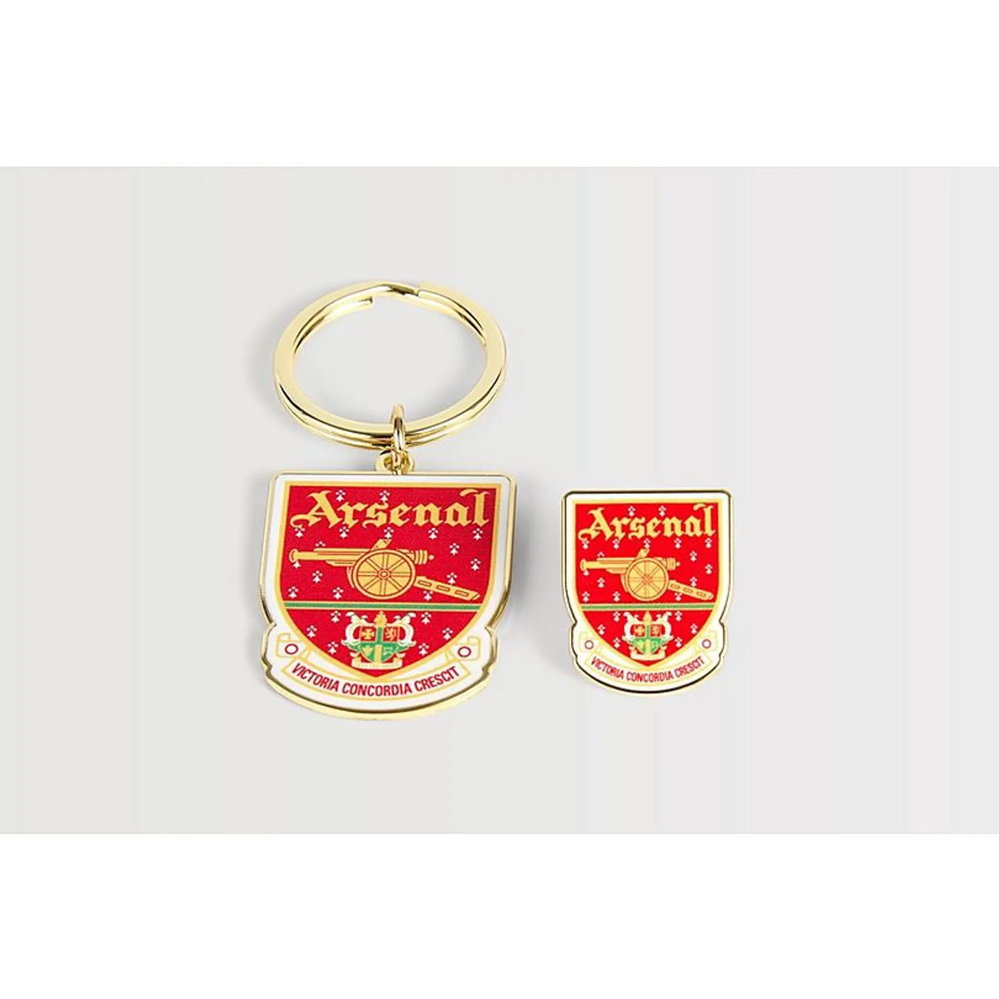 Arsenal Retro Crest Keyring and Badge Set, Multicolor