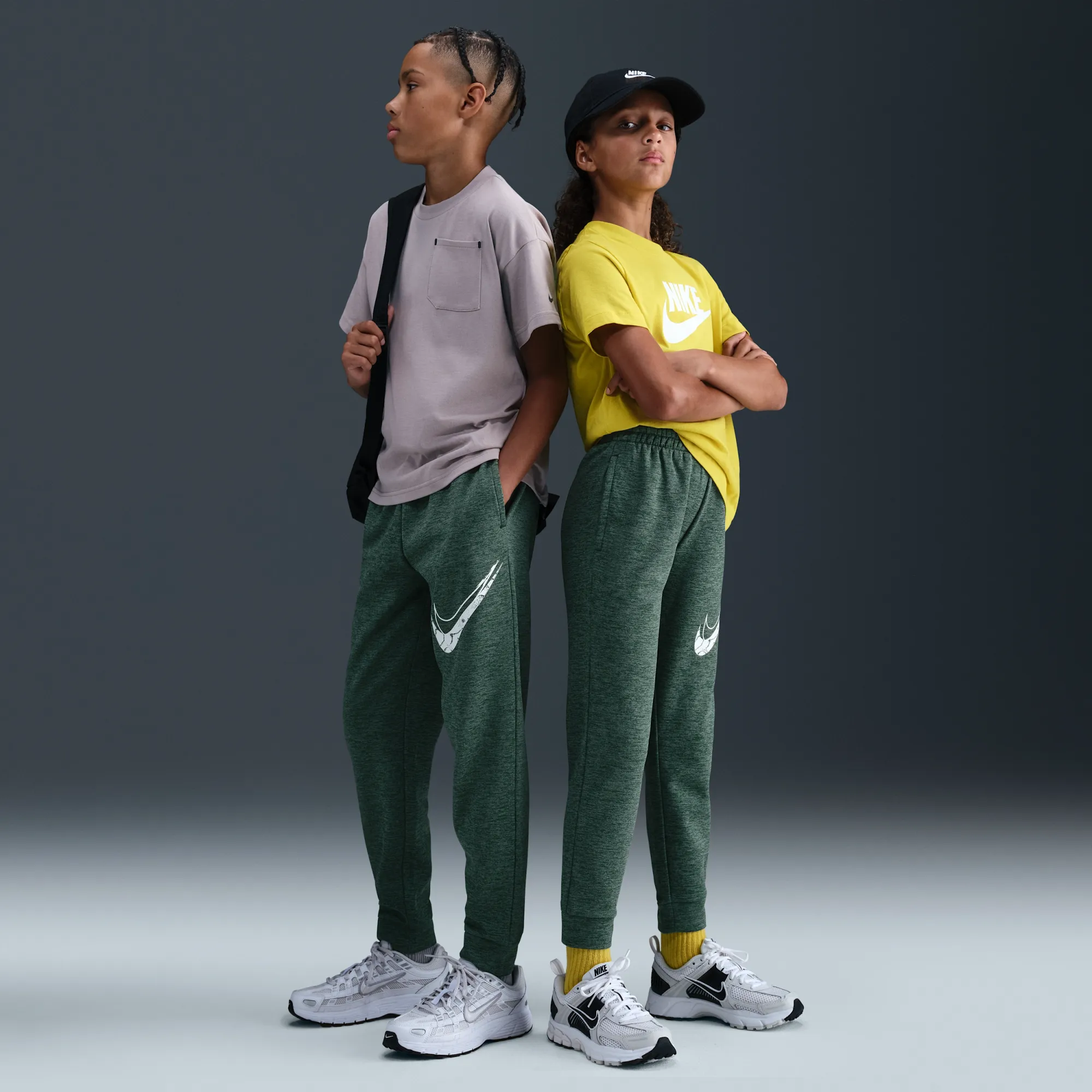 Nike Multi Stain Repel Older Kids' Therma-FIT Joggers - Green - Polyester