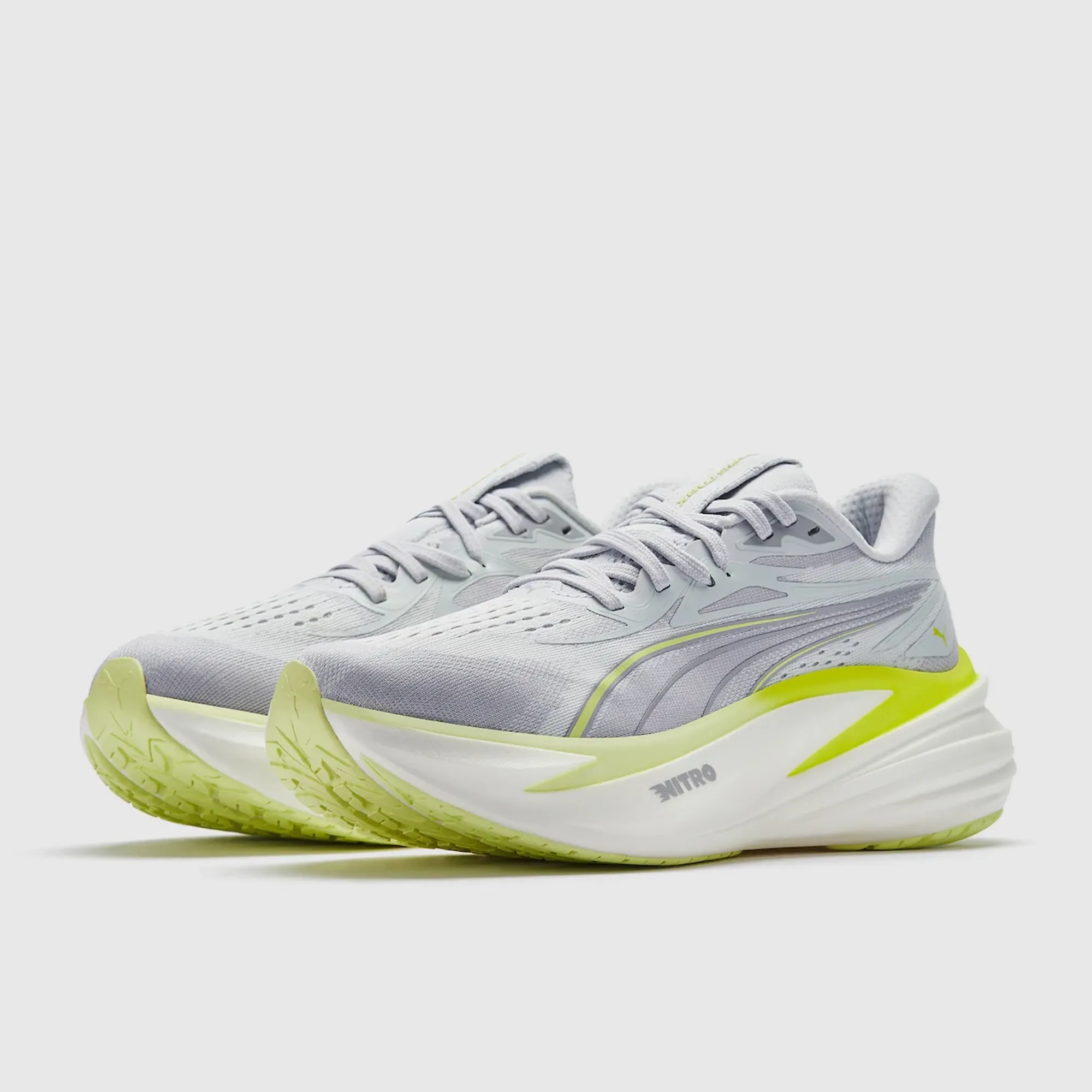 PUMA Magmax Nitroâ¢ 2 Running Shoes Women, Silver Mist/Apple Spritz