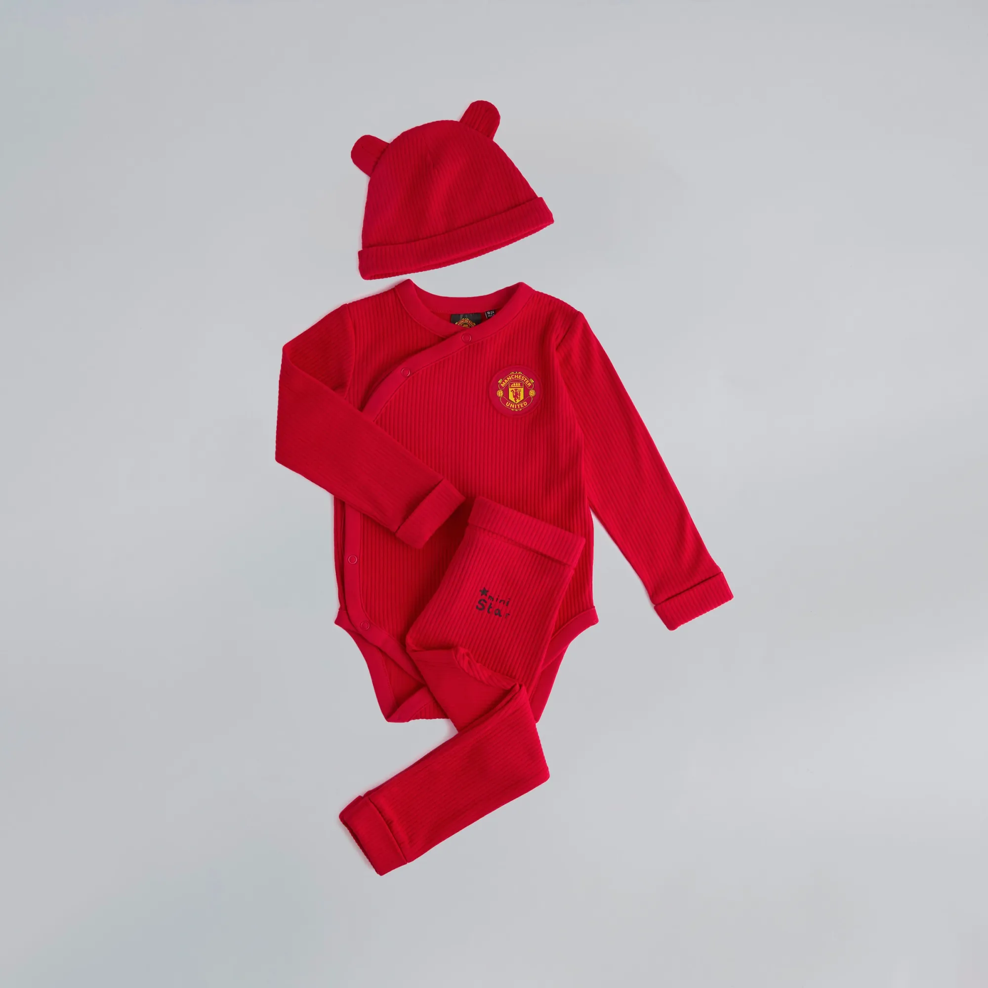 Manchester United Baby Bodysuit, Pants & Hat Gift Set Red