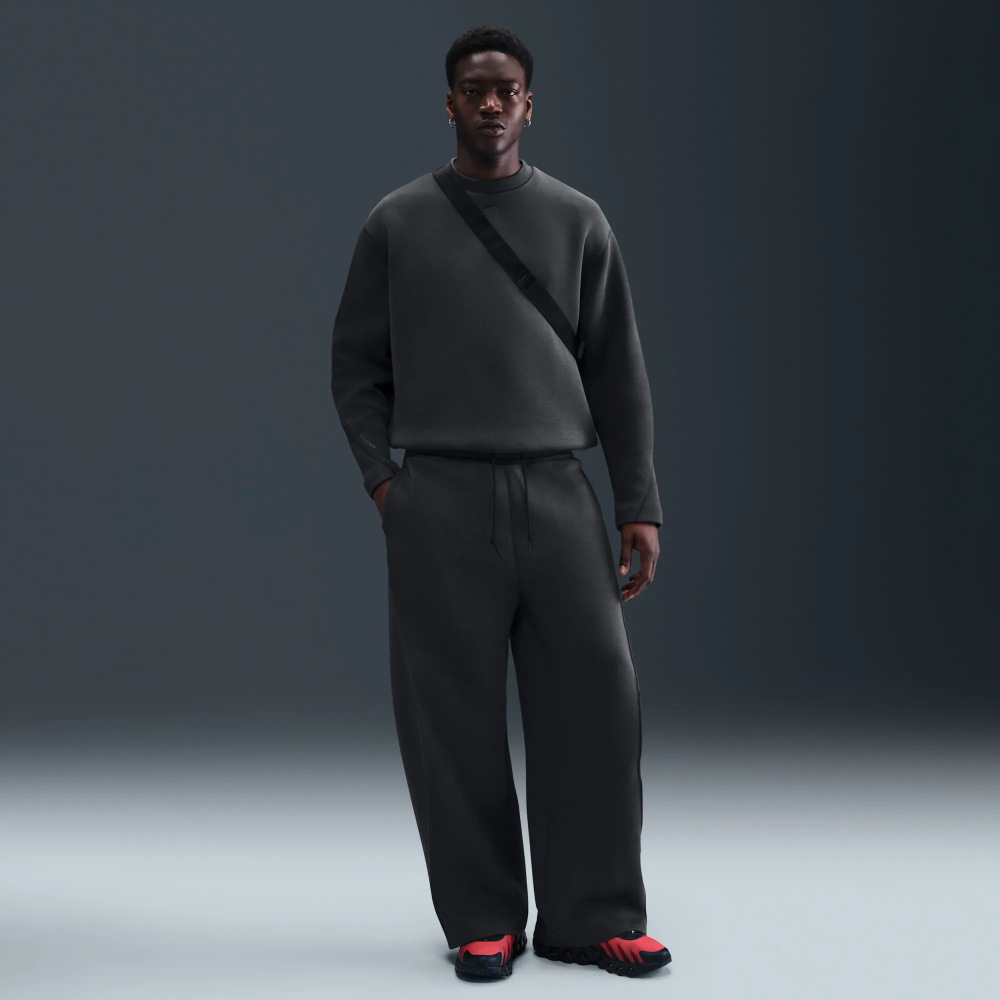 Nike Tech Men's Fleece Loose-Fit Open Hem Trousers - Grey - Polyester/Cotton