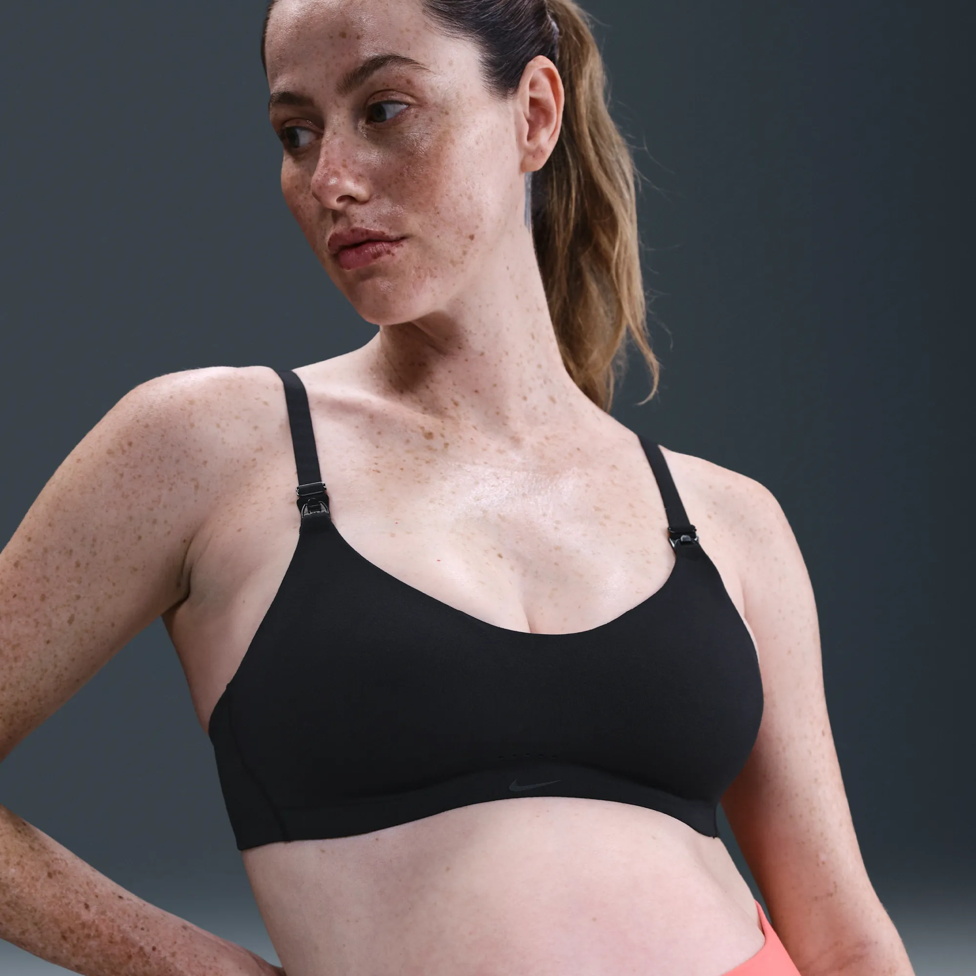 Nike (M) Alate Minimalist Women's Light-Support Padded Nursing Sports Bra (Maternity) - Black - Polyester/Elastane