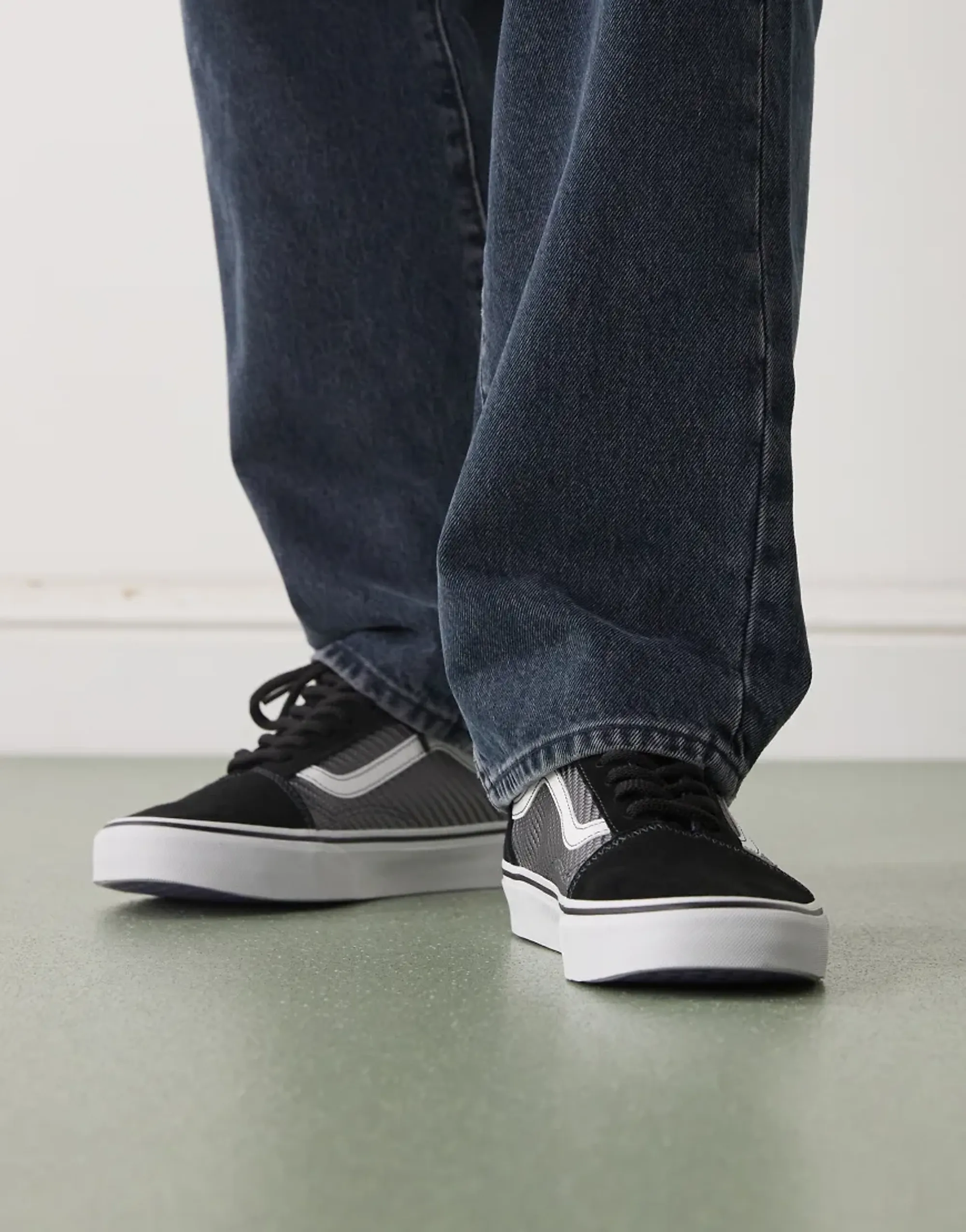 Vans Mte Ultrarange Neo Vr3 Trainers In Black