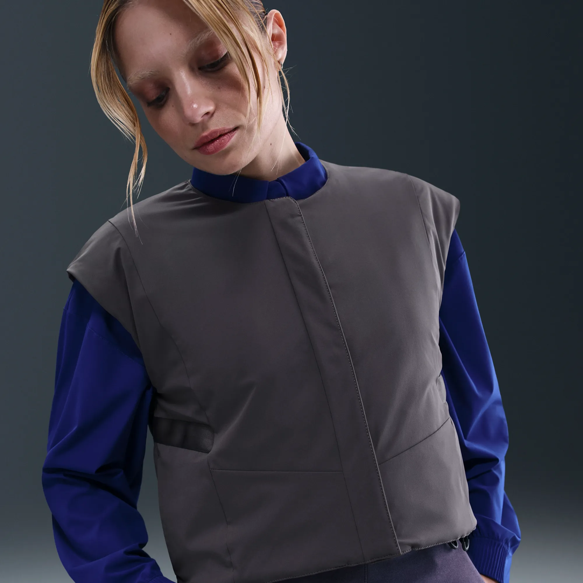 Nike 24.7 PerfectStretch Women's Therma-FIT Synthetic-Fill Gilet - Grey - Polyester/Elastane