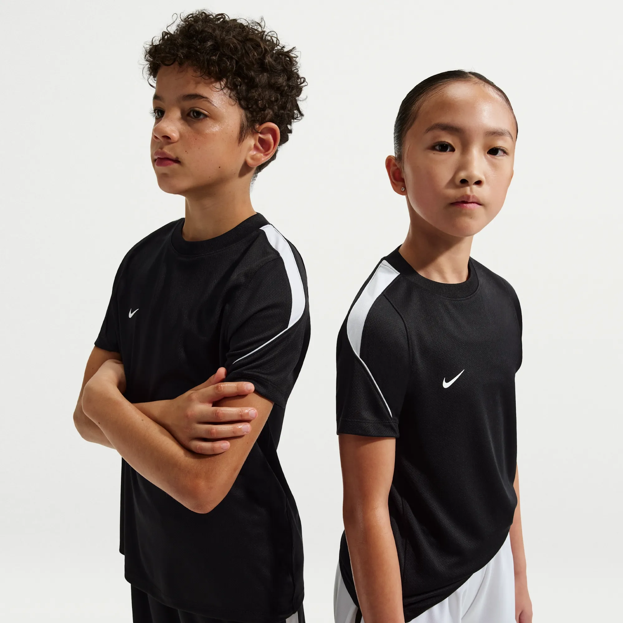 Nike Strike Older Kids' Dri-FIT Football Short-Sleeve Top - Black - Polyester