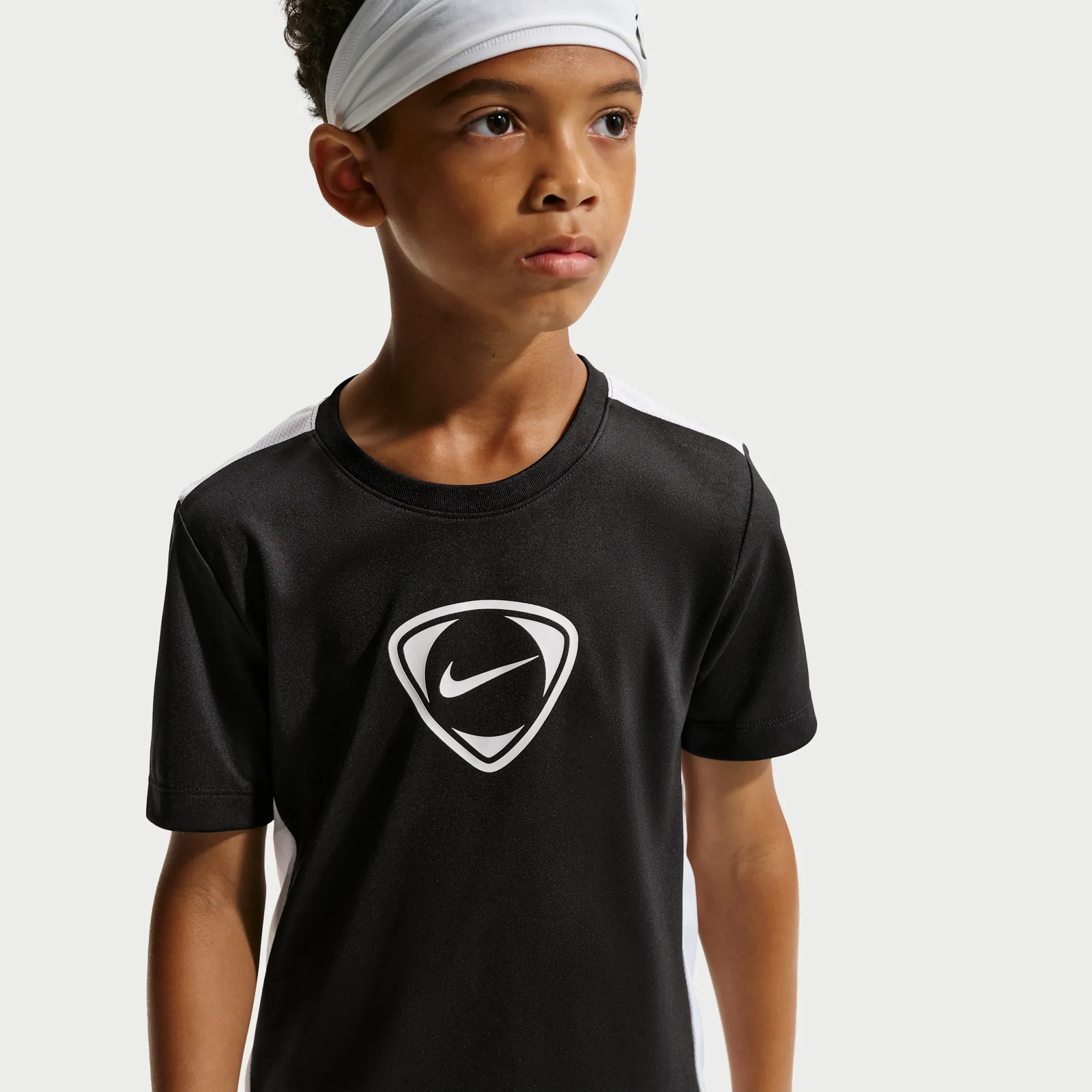 Nike Academy+ Older Kids' Dri-FIT Short-Sleeve Football Top - Black