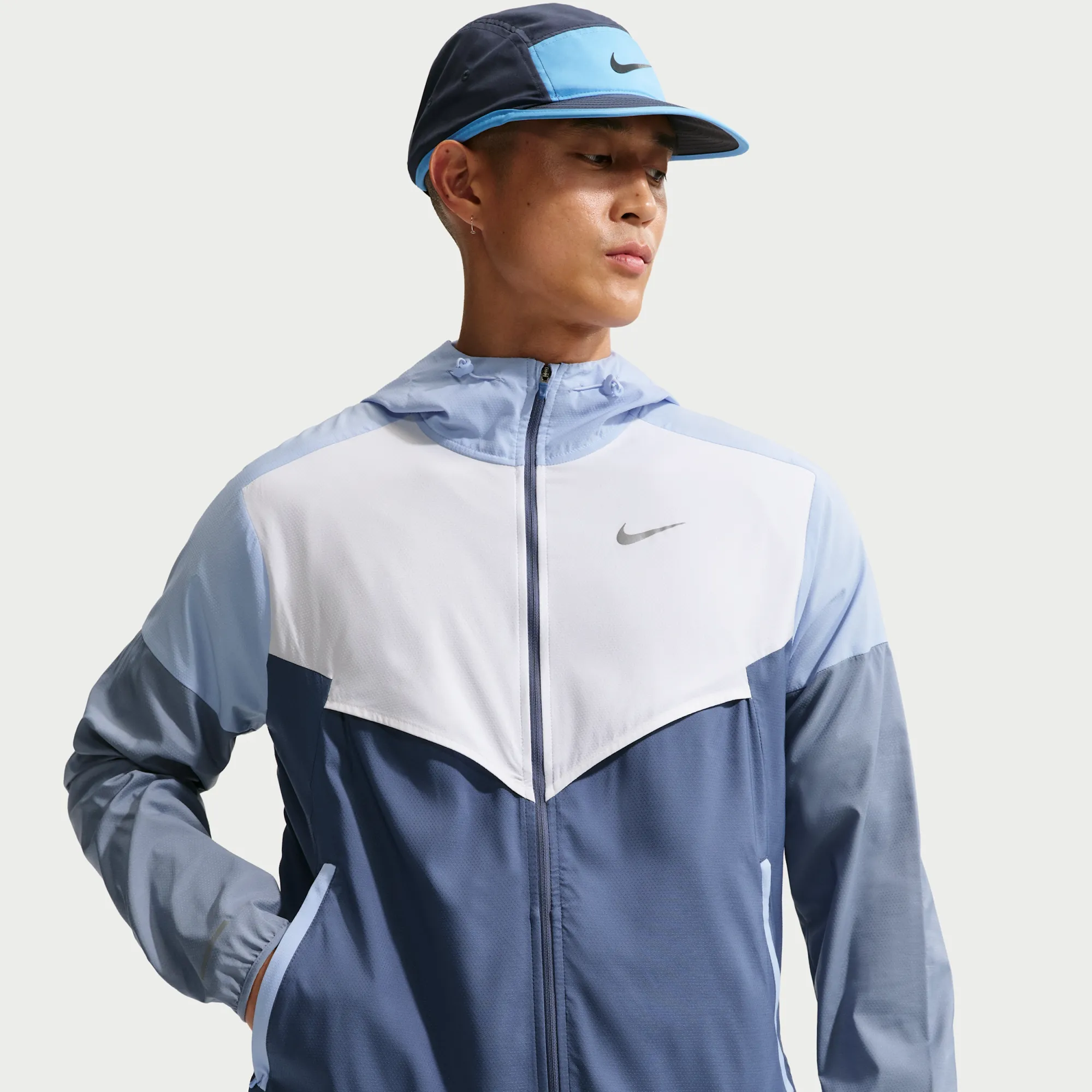 Nike Impossibly Light Windrunner Men's Running Jacket - White - Polyester/Elastane