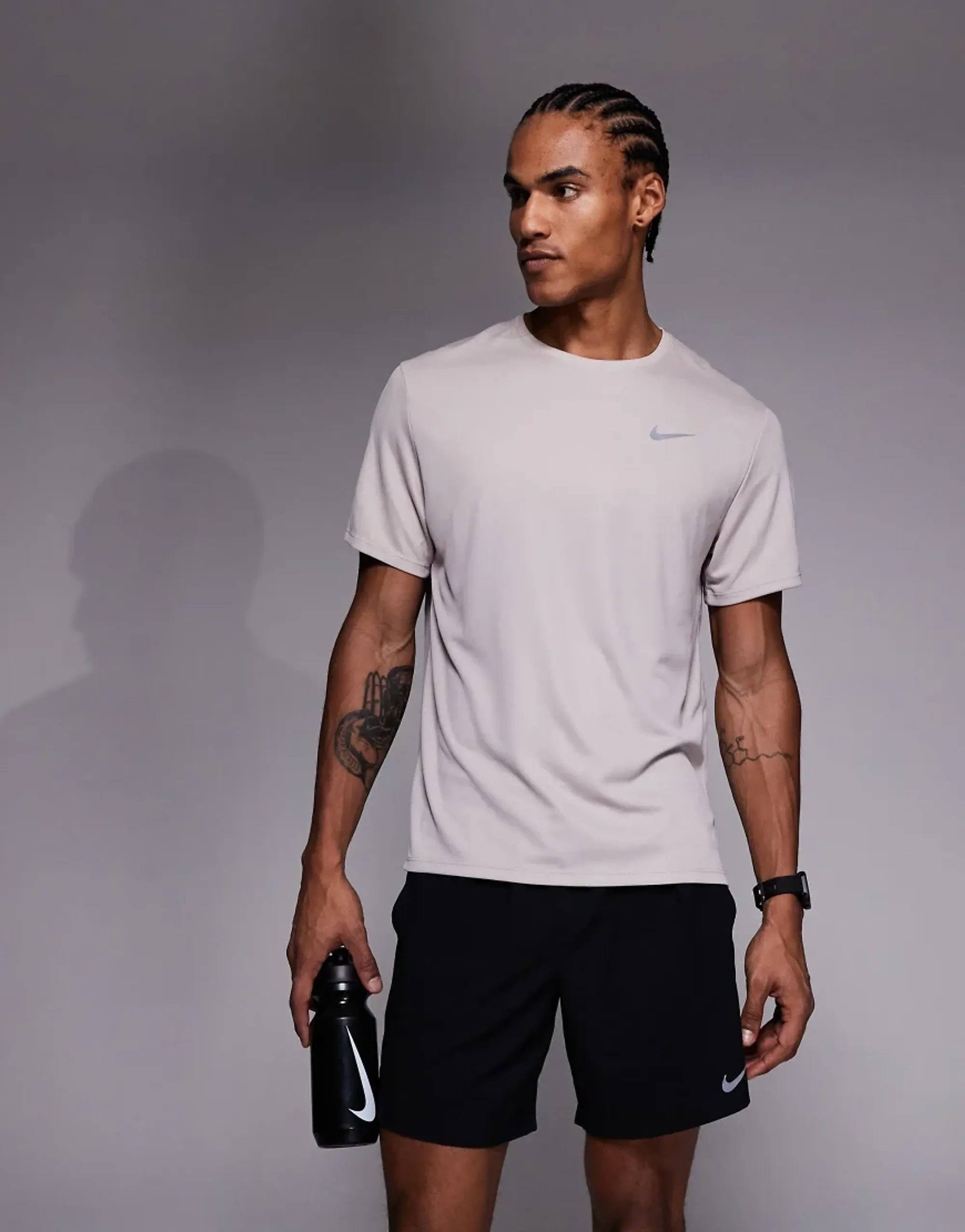 Nike Miler Men T-Shirts - Beige