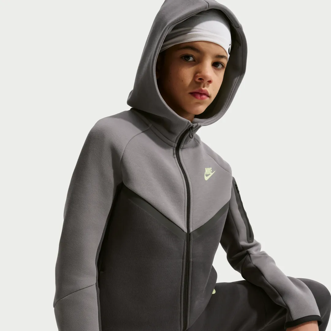 Nike Tech Fleece Older Kids' Full-Zip Hoodie - Black - Fleece