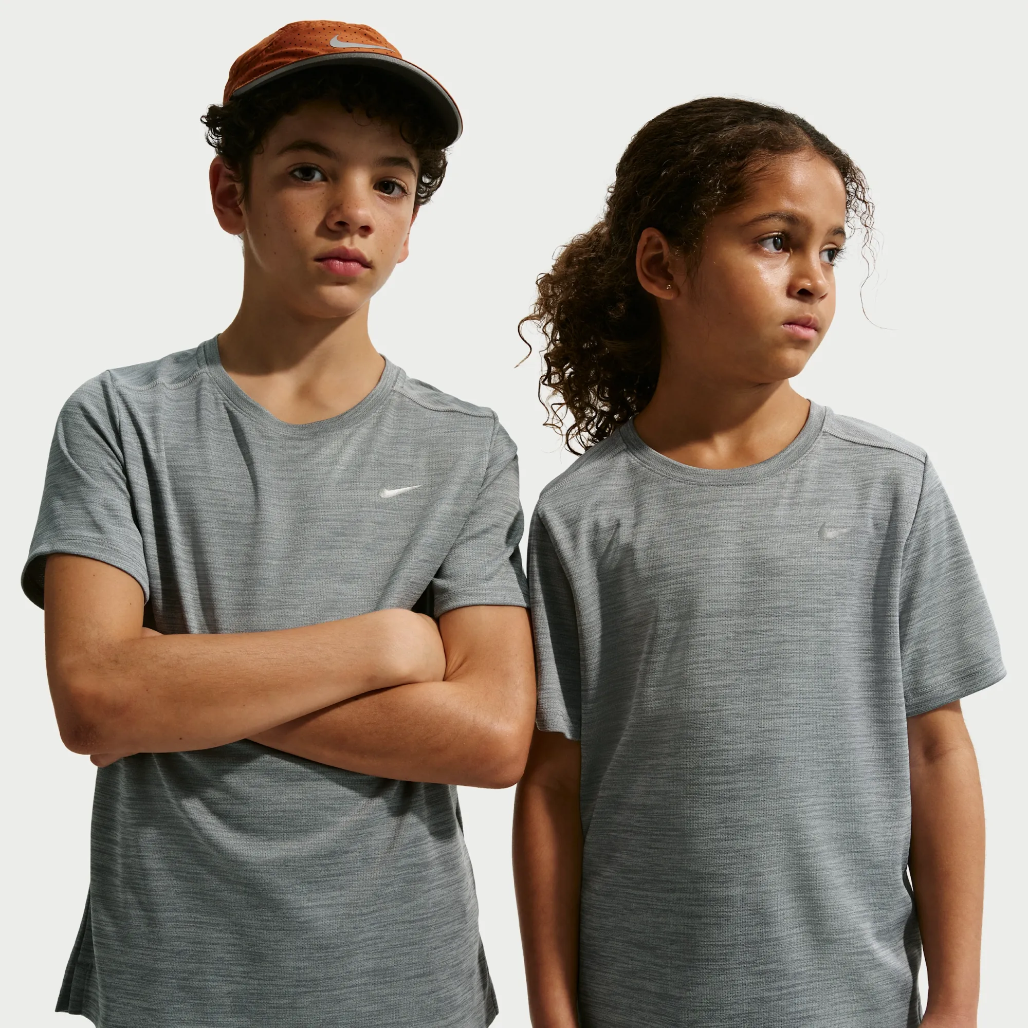 Nike Miler Older Kids' Dri-FIT Short-Sleeve Top - Grey