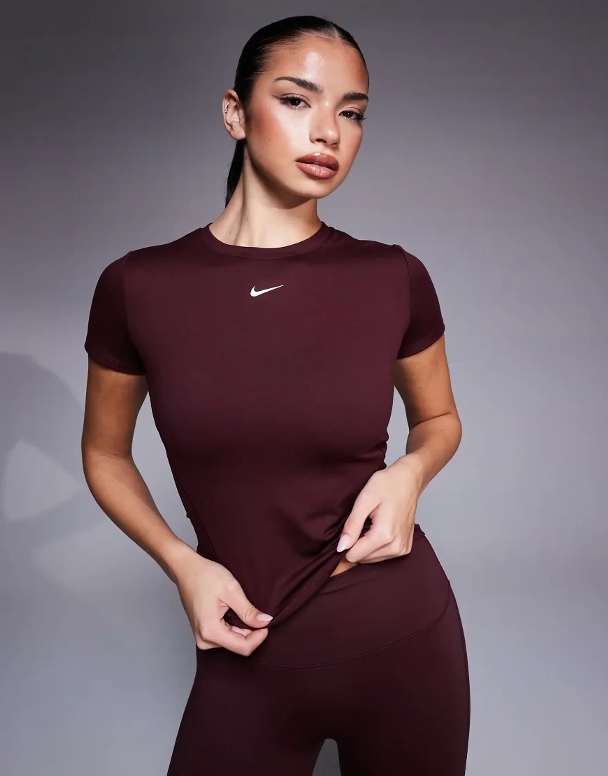 Nike Womens One Fitted Dri-FIT Fitted Short Sleeve T-Shirt - Red - Size M - Red