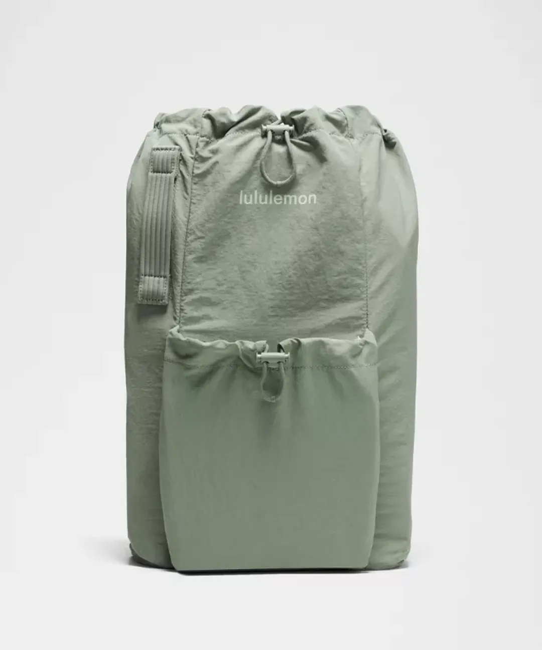 green lululemon duffle bag 3-in-1 Gym 30L Pack this duffle with sweat essentials and use the removable shoulder strap to carry your yoga mat or as a stretching strap. Lululemon On My Level Barrel