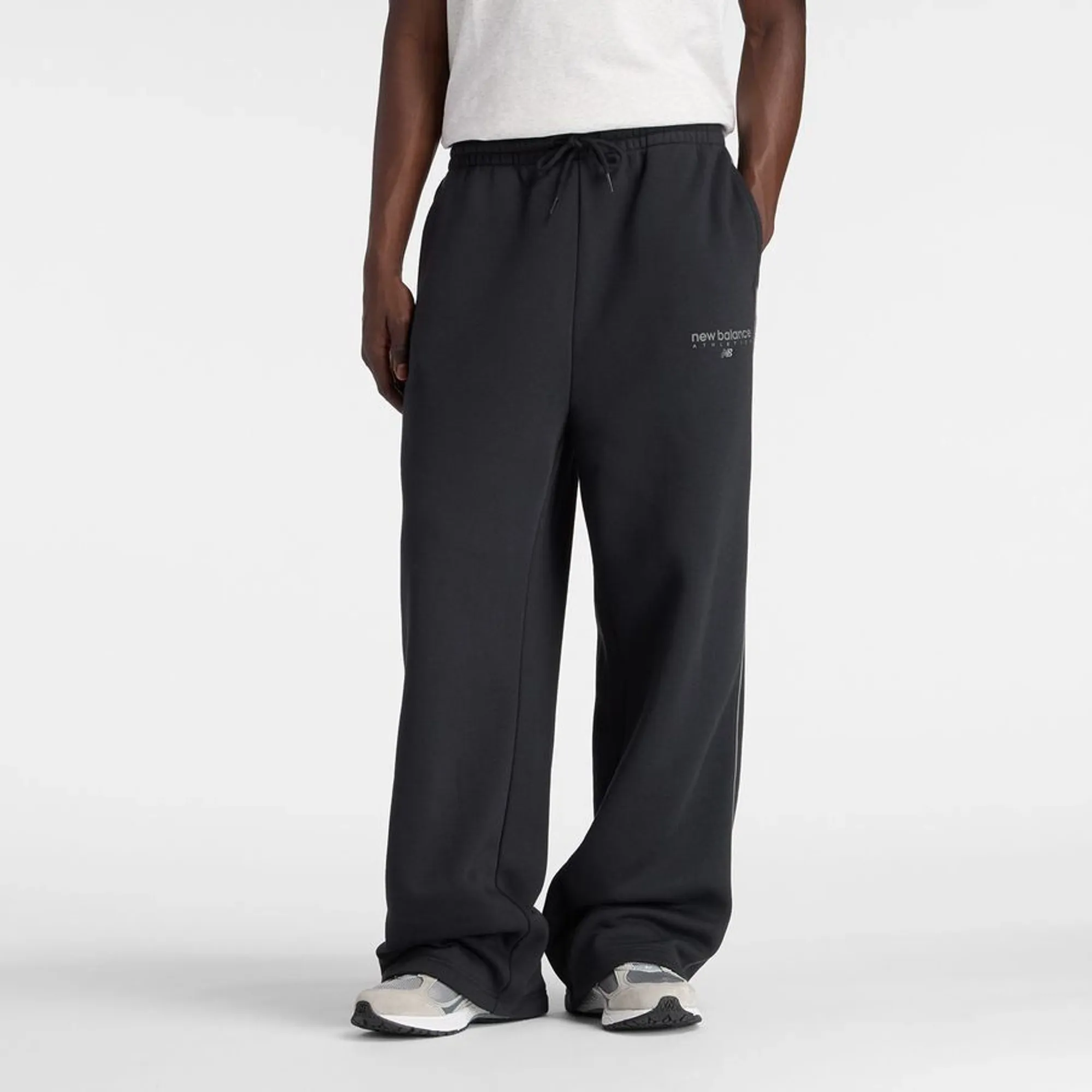 New Balance Men's Trackside Fleece Pant in Black/Grey Poly Fleece