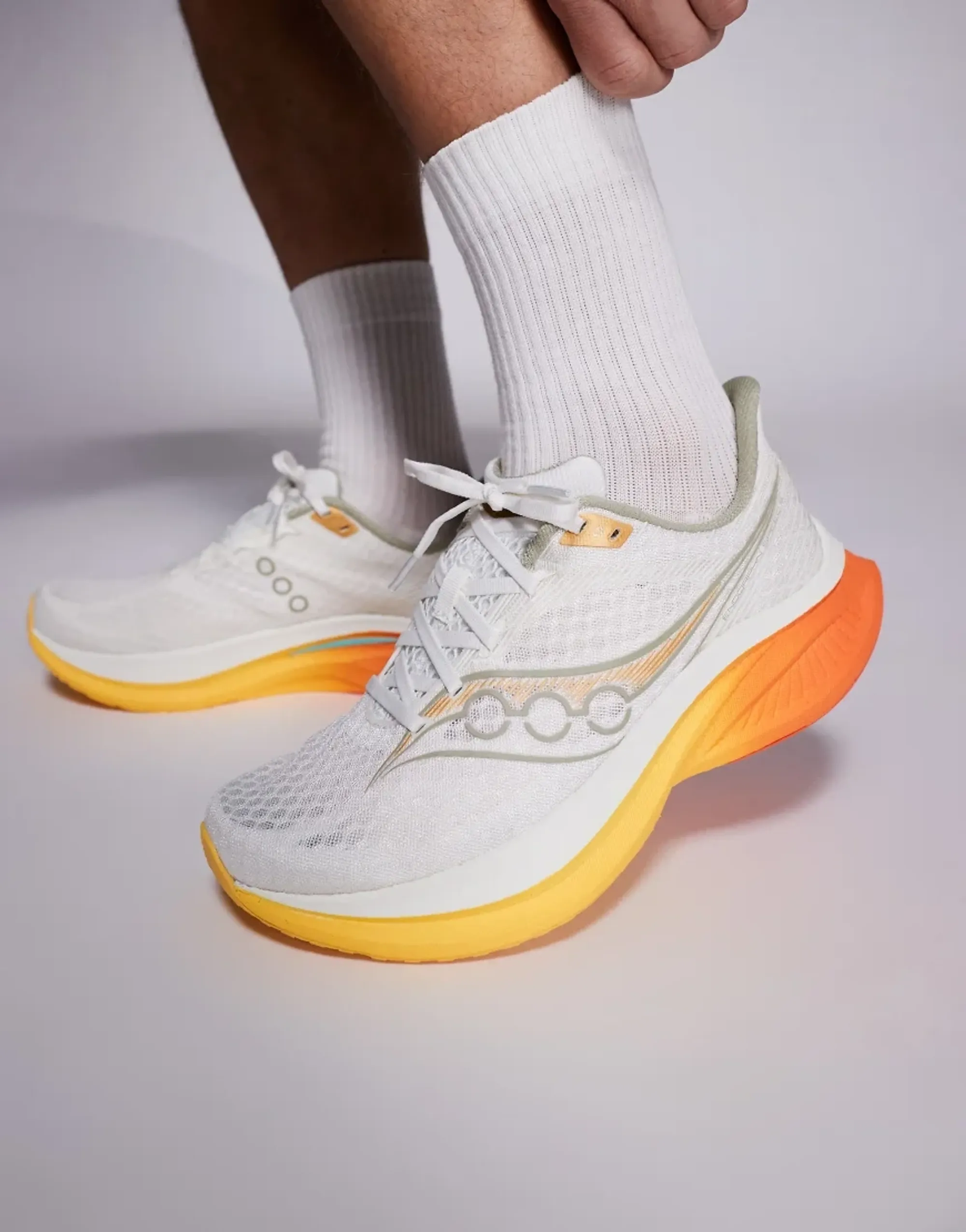 Saucony - Endorphin Speed 5 in Cream