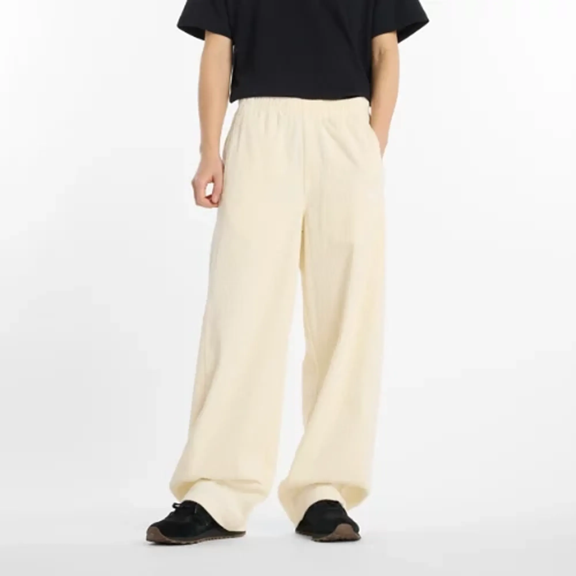 New Balance Women LNY Woven Pant in Beige Cotton